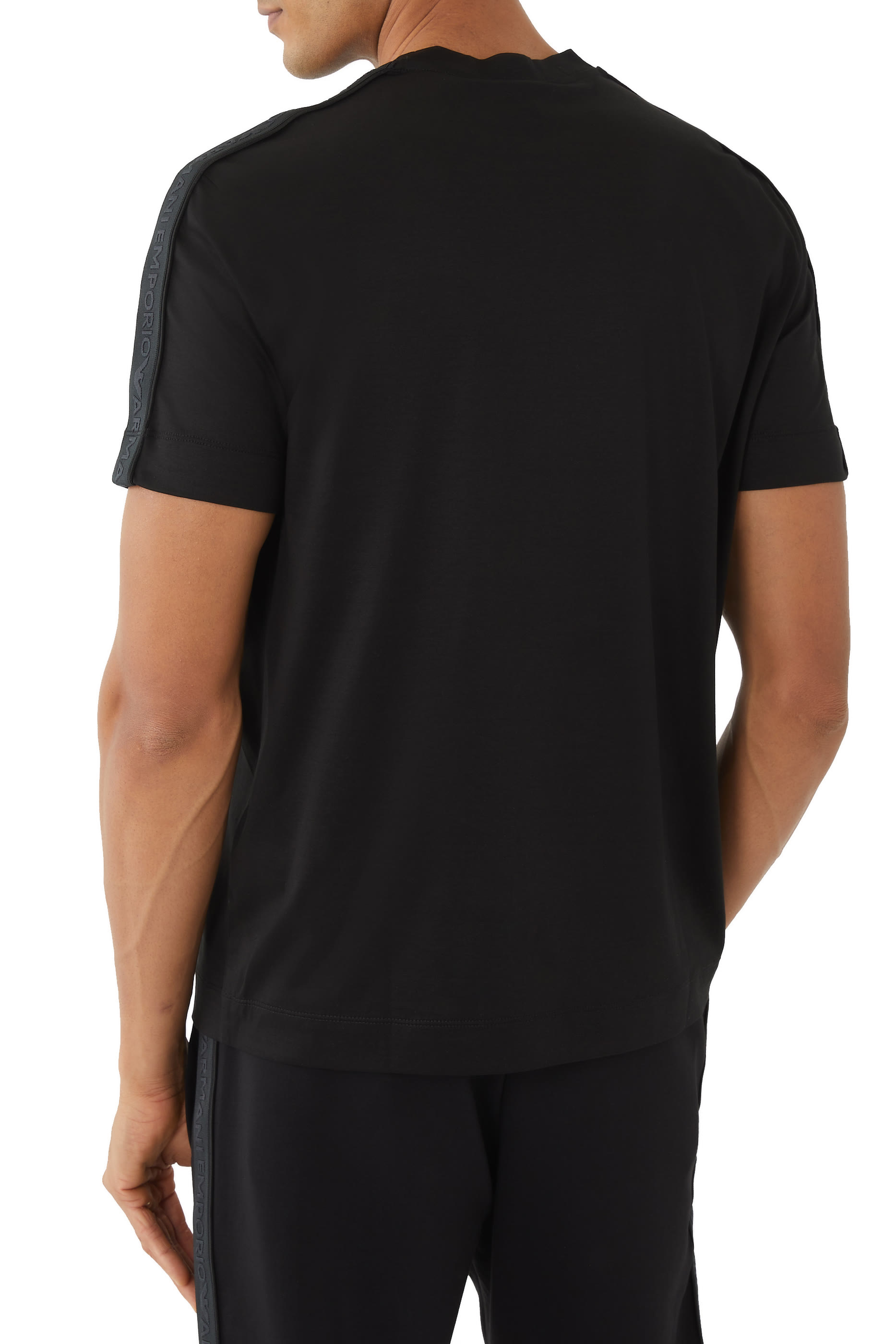 تيشيرت بشريط بشعار الماركة