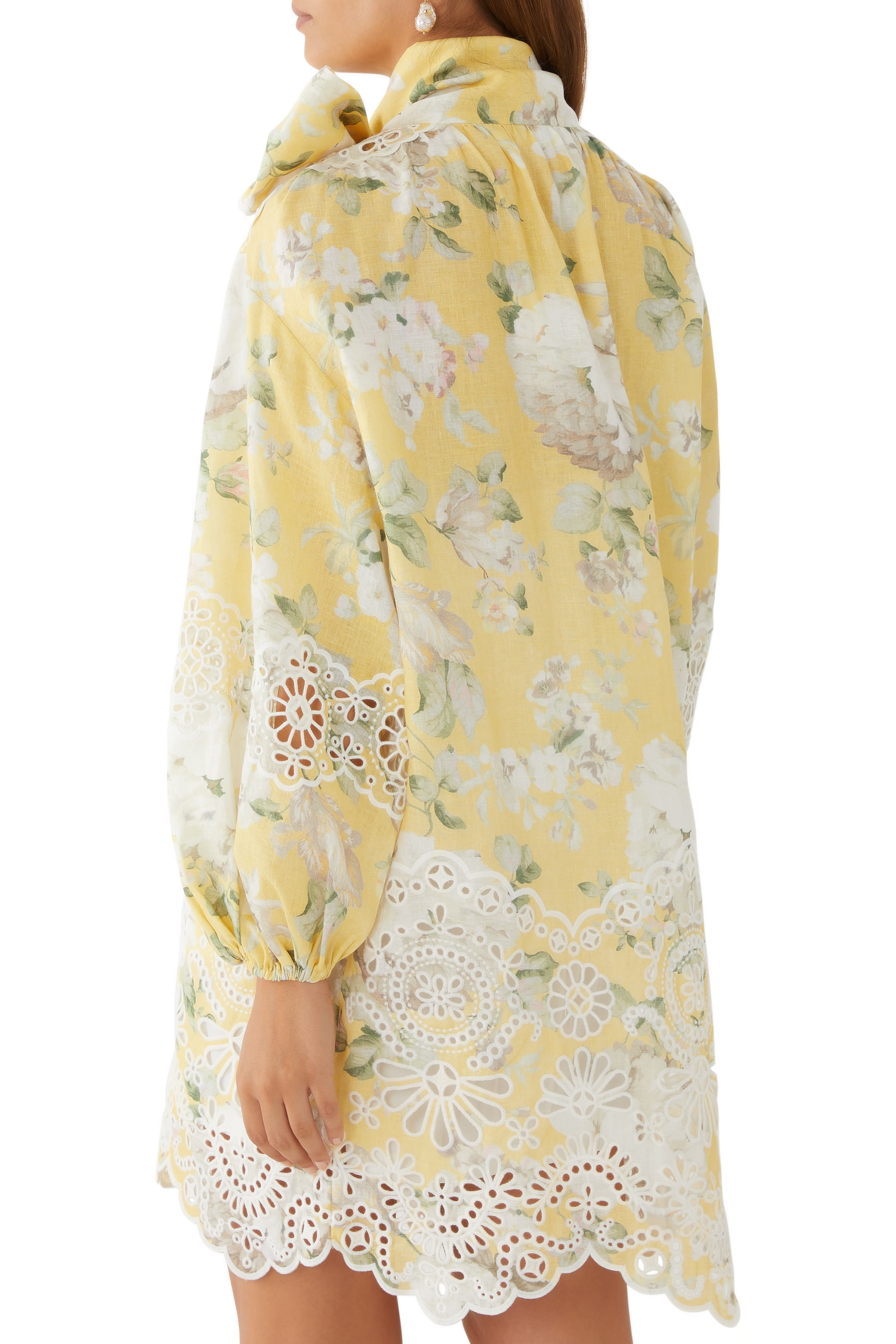 فستان أكاسيا قصير بربطة وتطريزات