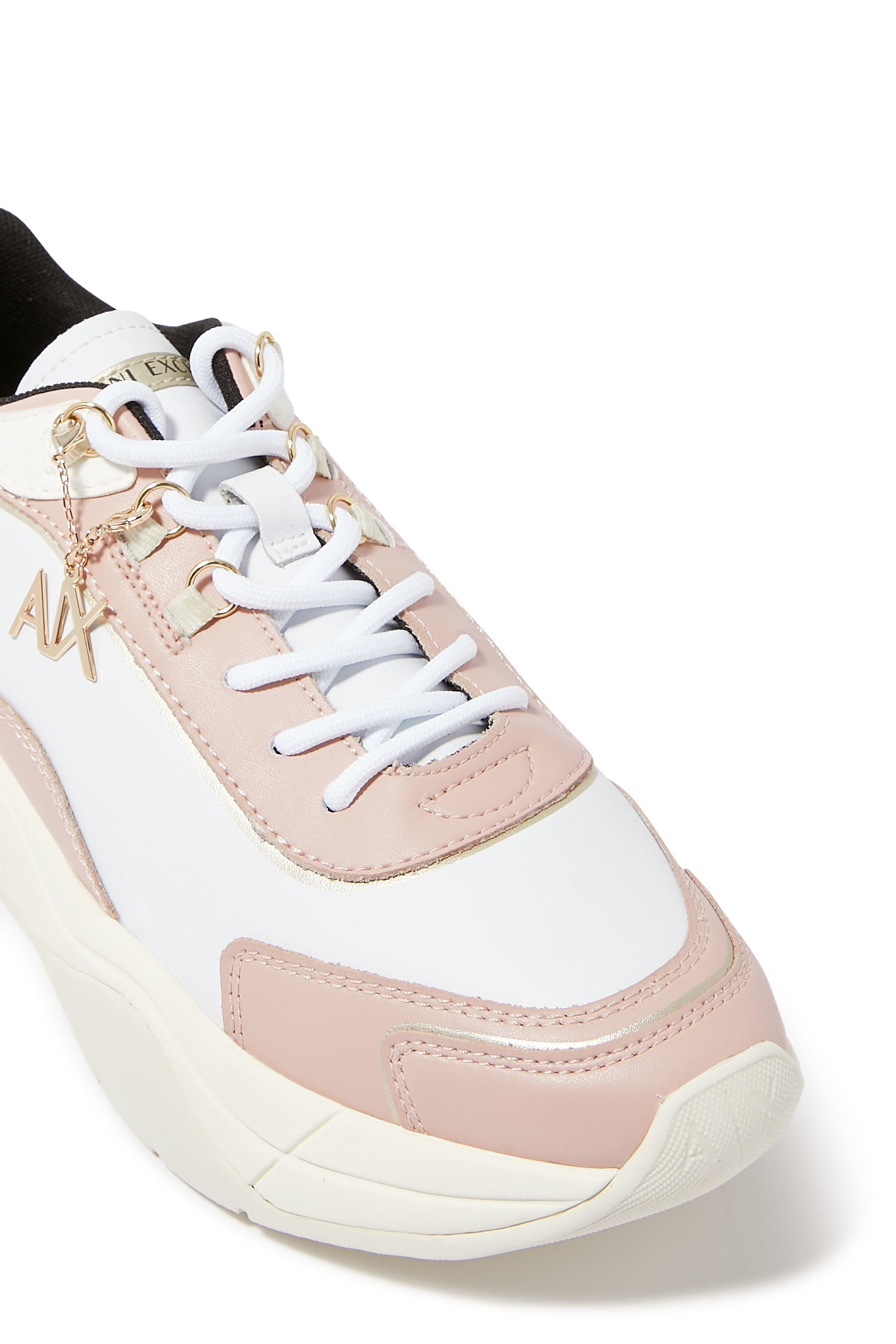 سنيكرز جلد بتفاصيل سلسلة