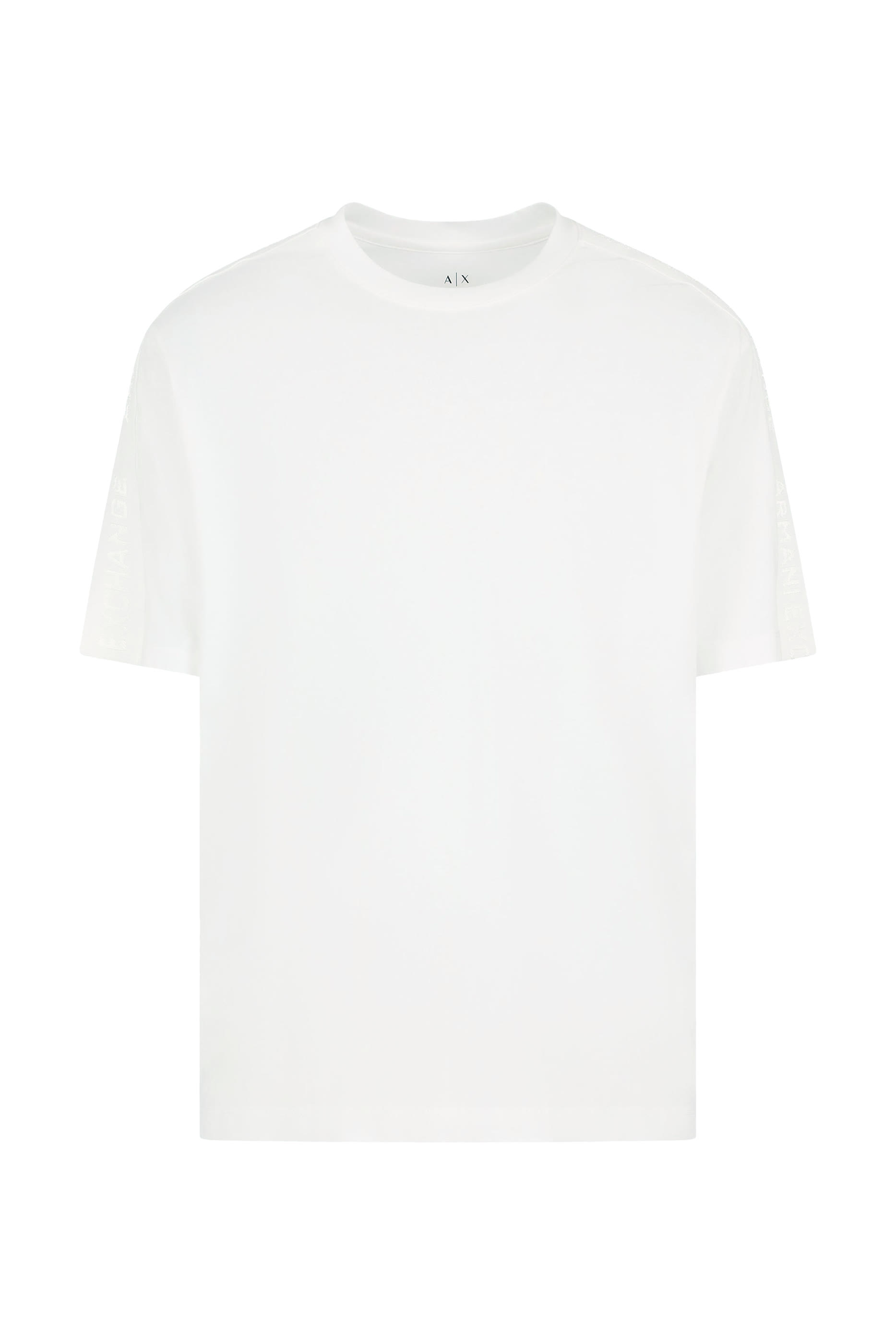 تيشيرت بياقة ضيقة وبحروف شعار الماركة