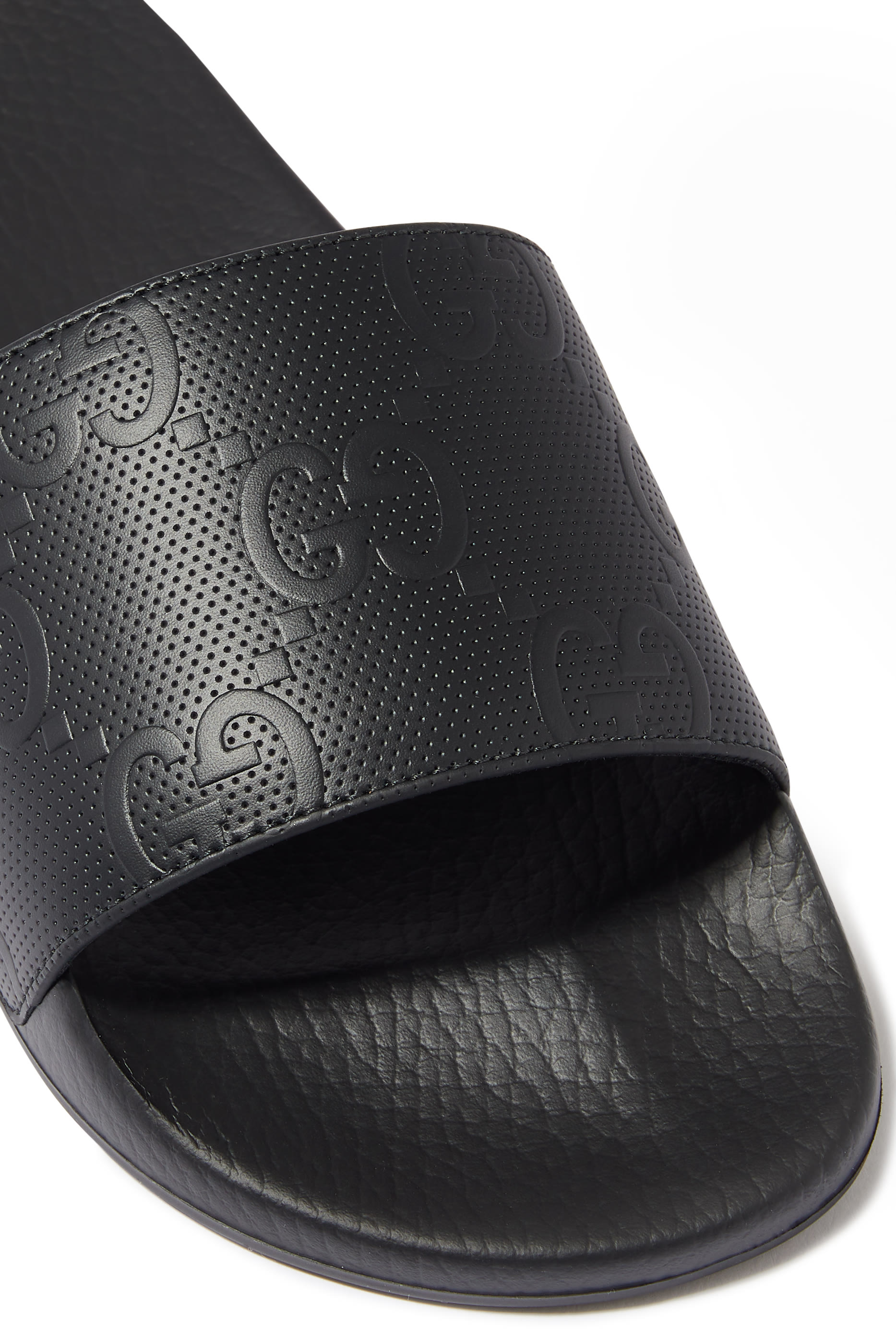 حذاء مفتوح بنقشة حروف شعار الماركة