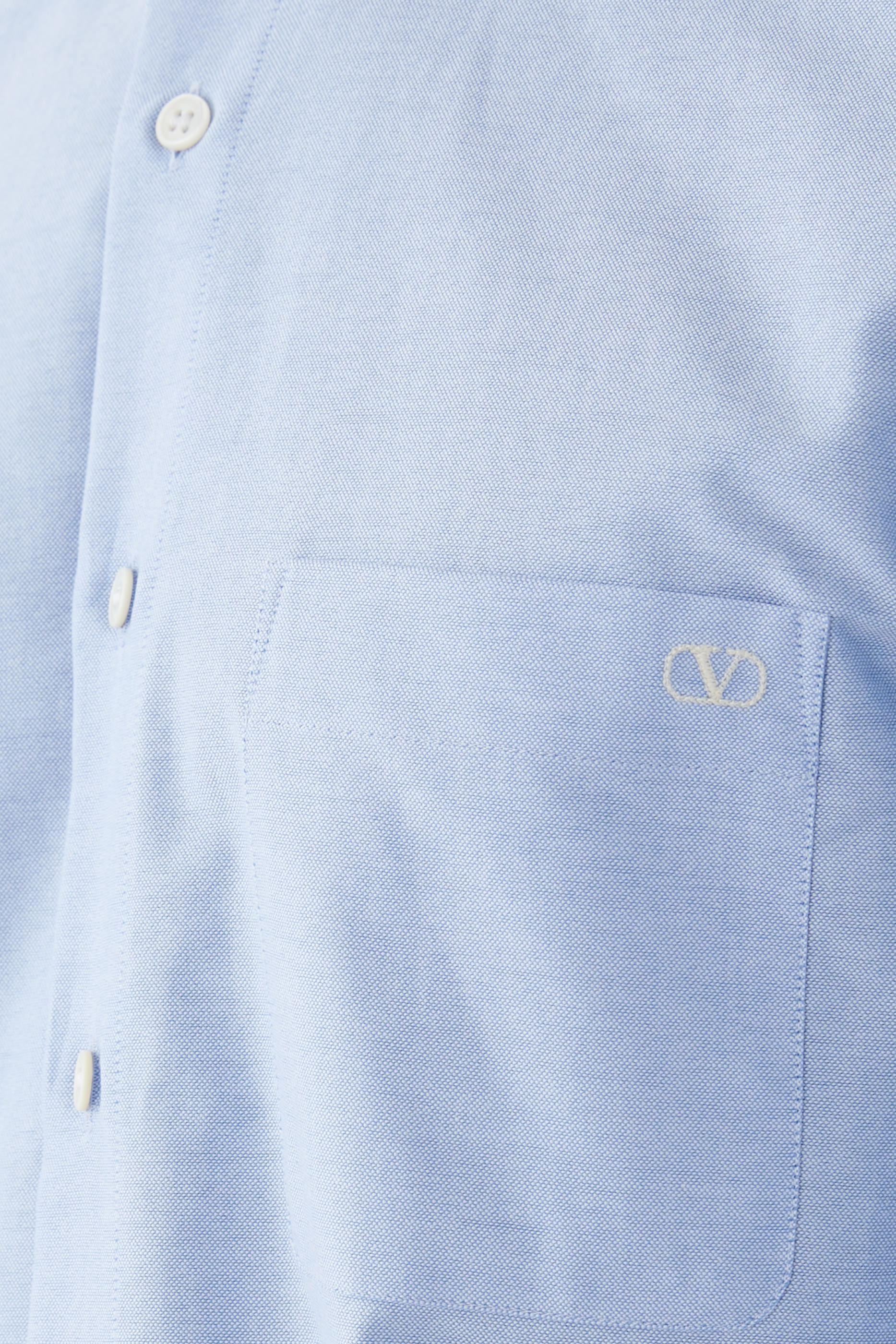 قميص بأكمام طويلة