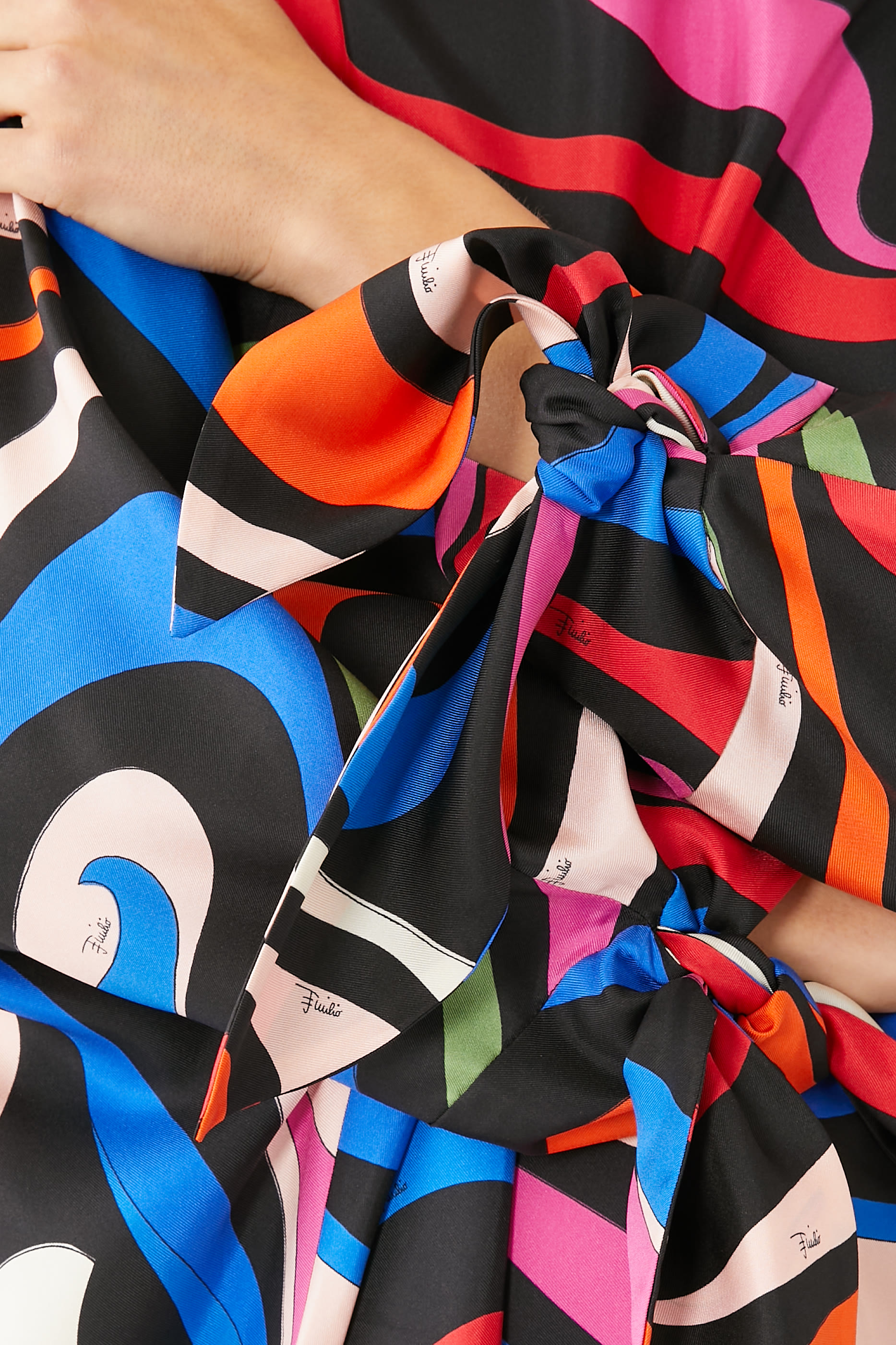 فستان بتصميم قفطان بنقشة مارمو حرير تويل