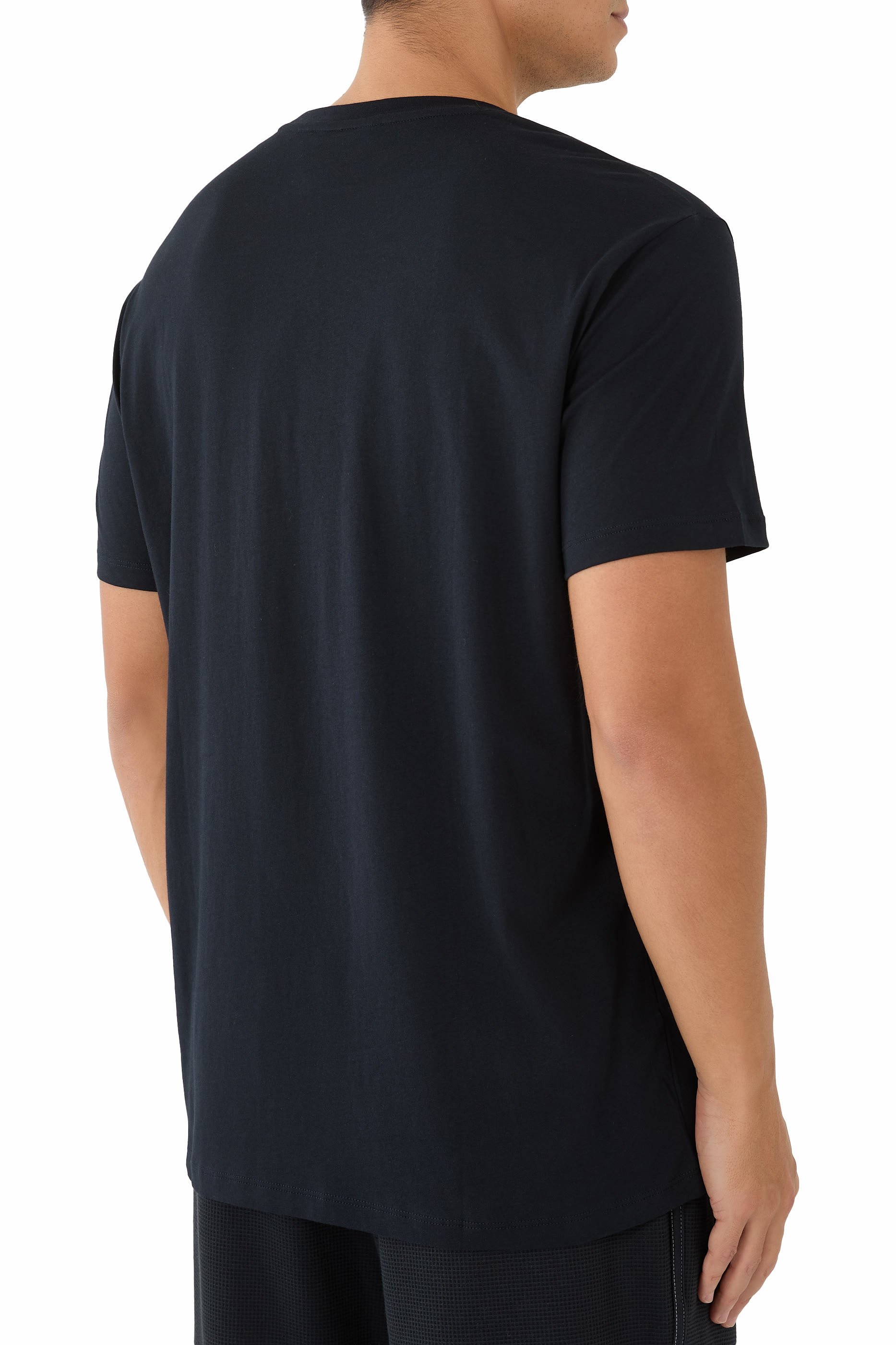 تيشيرت بشعار الماركة