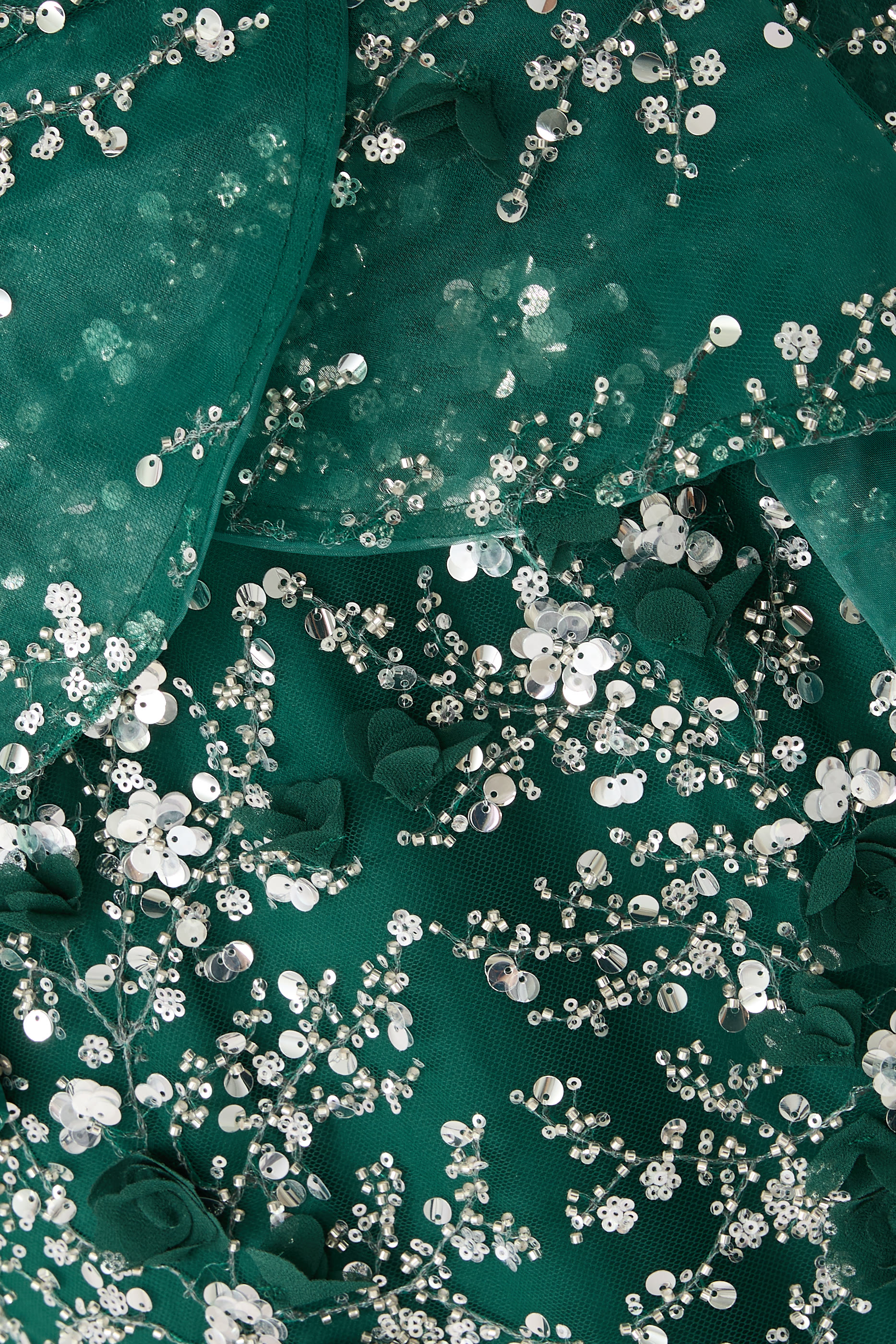 فستان سهرة بتطريز زهور بلا أكمام