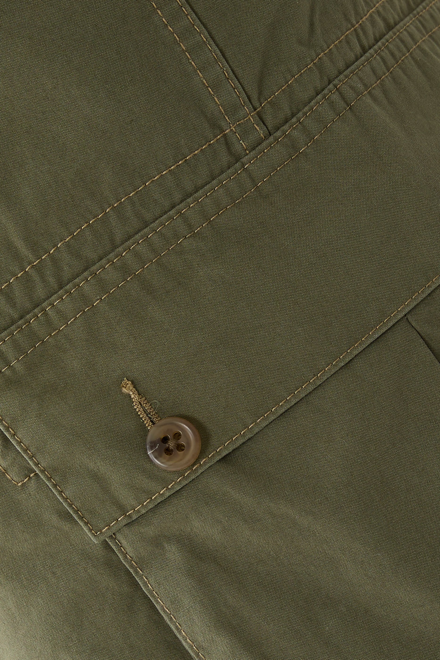 شورت كارغو بشعار الماركة