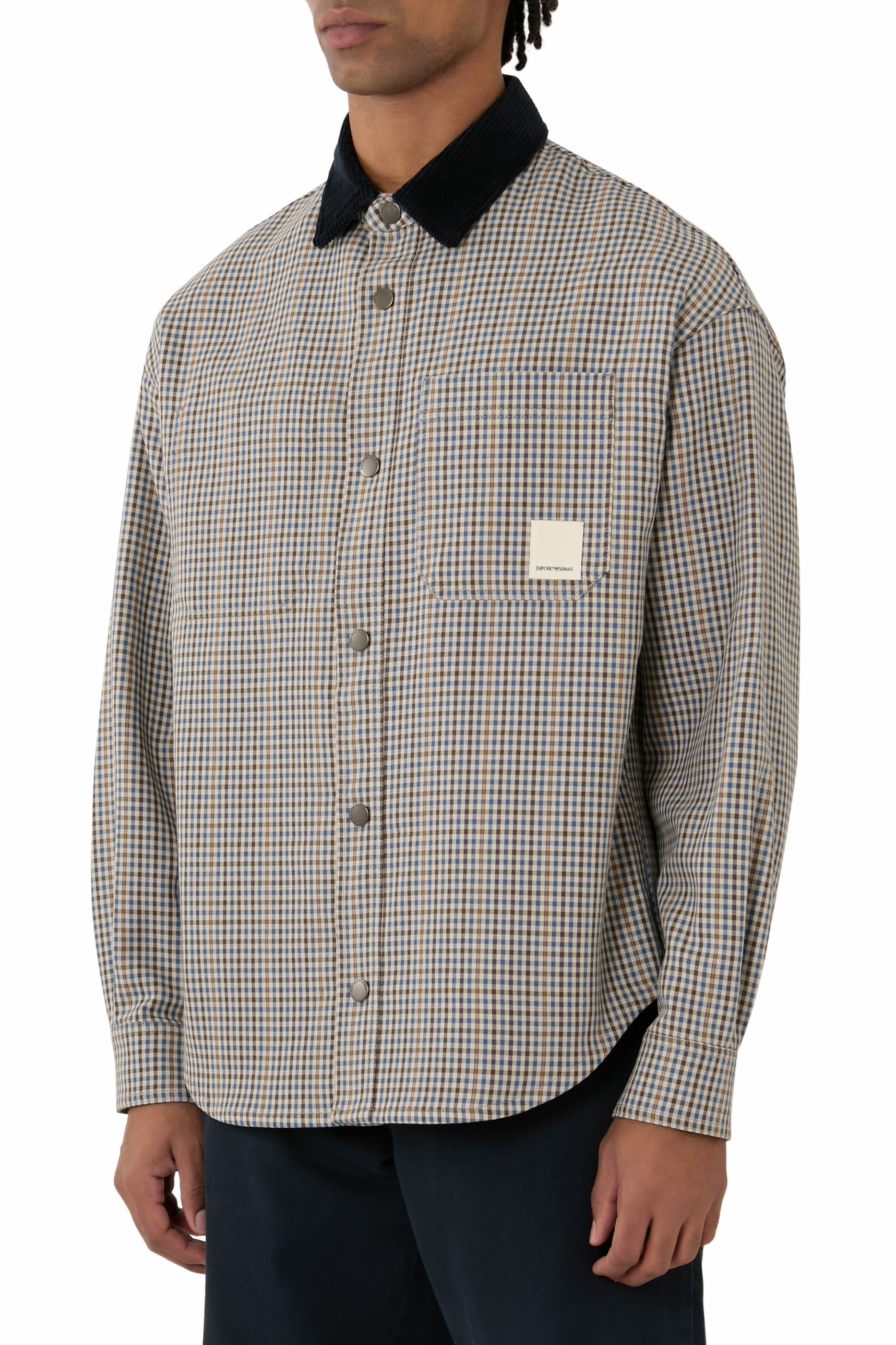 جاكيت بتصميم بوجهين بنقشة مربعات وشعار الماركة