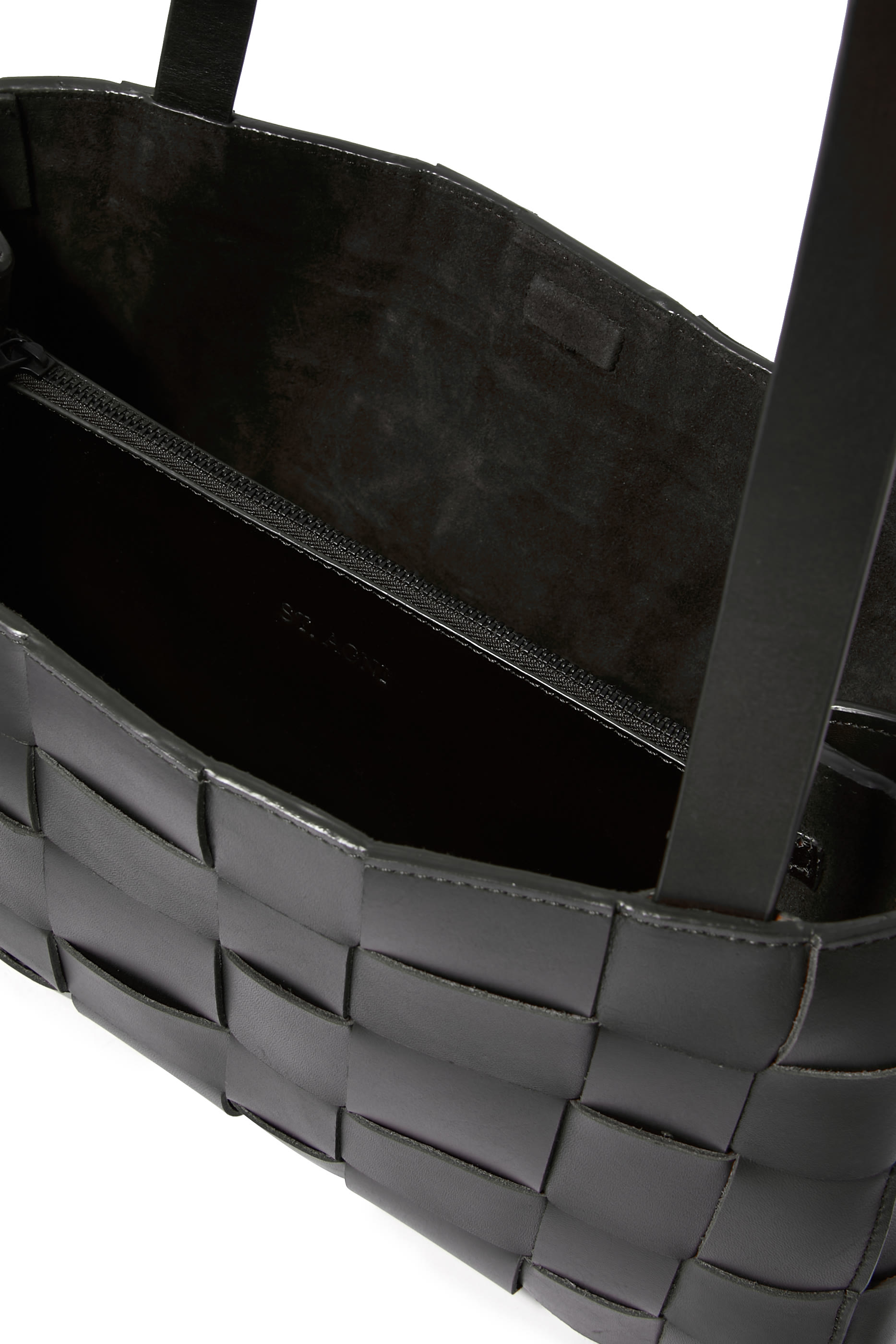 حقيبة يد مجدولة بتصميم رفيع