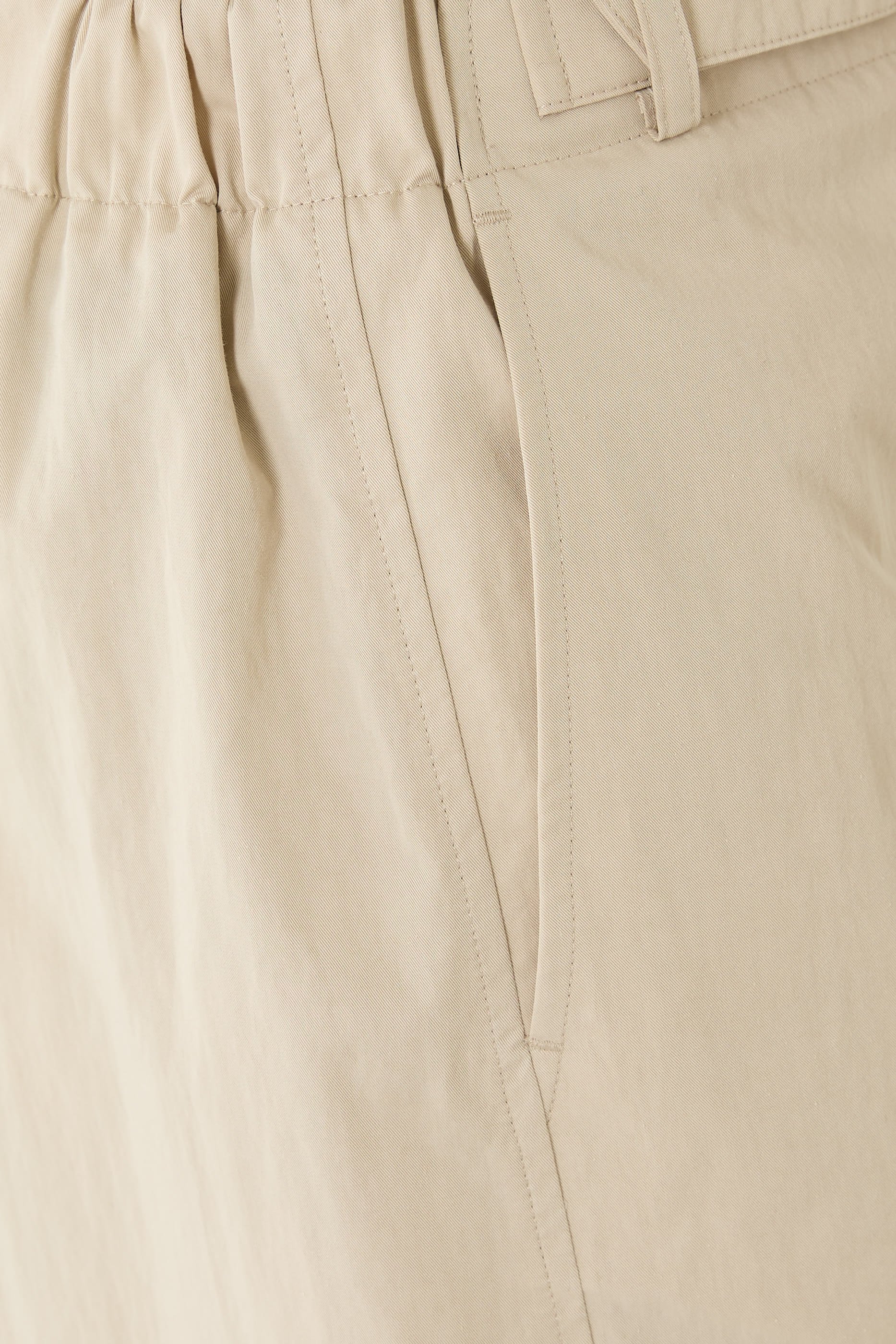 بنطال بحزام قابل للتعديل