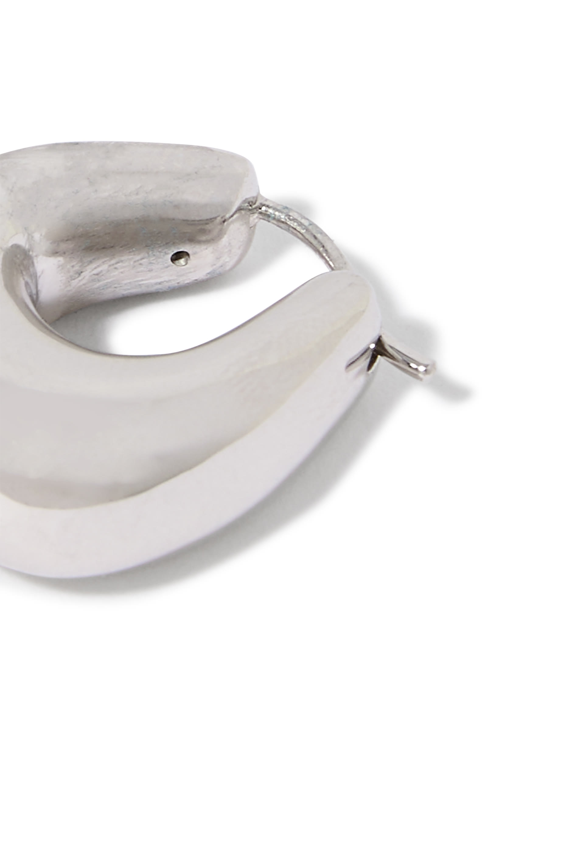 أقراط دائرية صغيرة تشابي بتصميم منحوت صغيرة