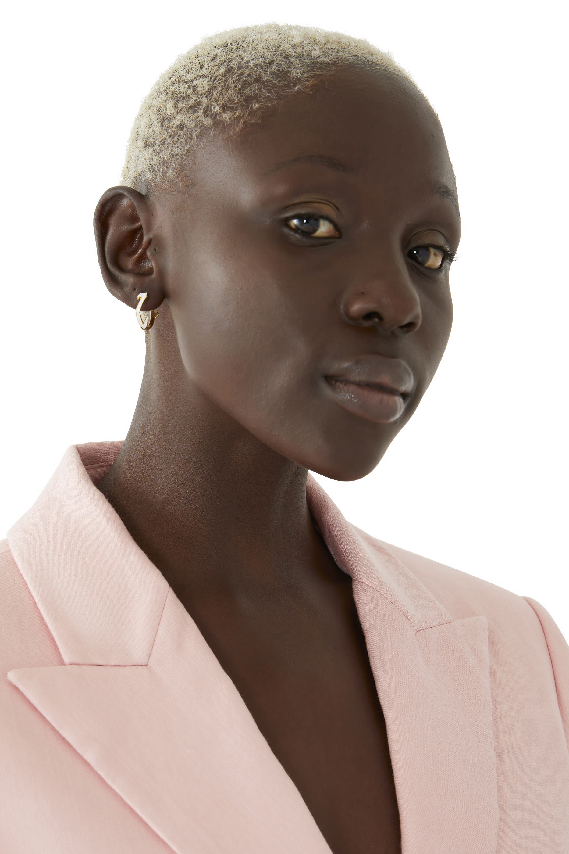 أقراط دائرية بتصميم كلمة حب ذهب أصفر عيار 18