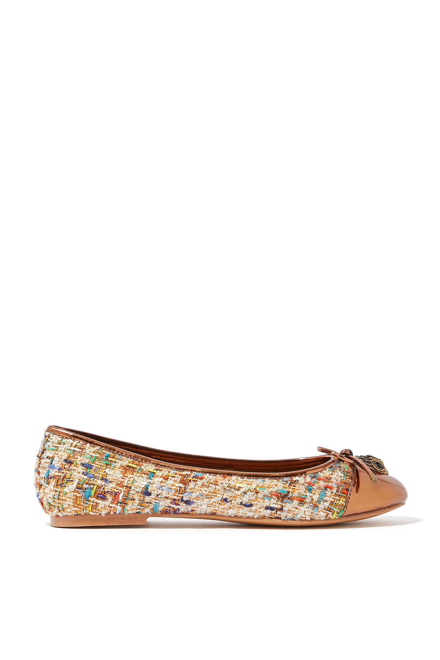 حذاء باليلرينا بحلية رأس النسر