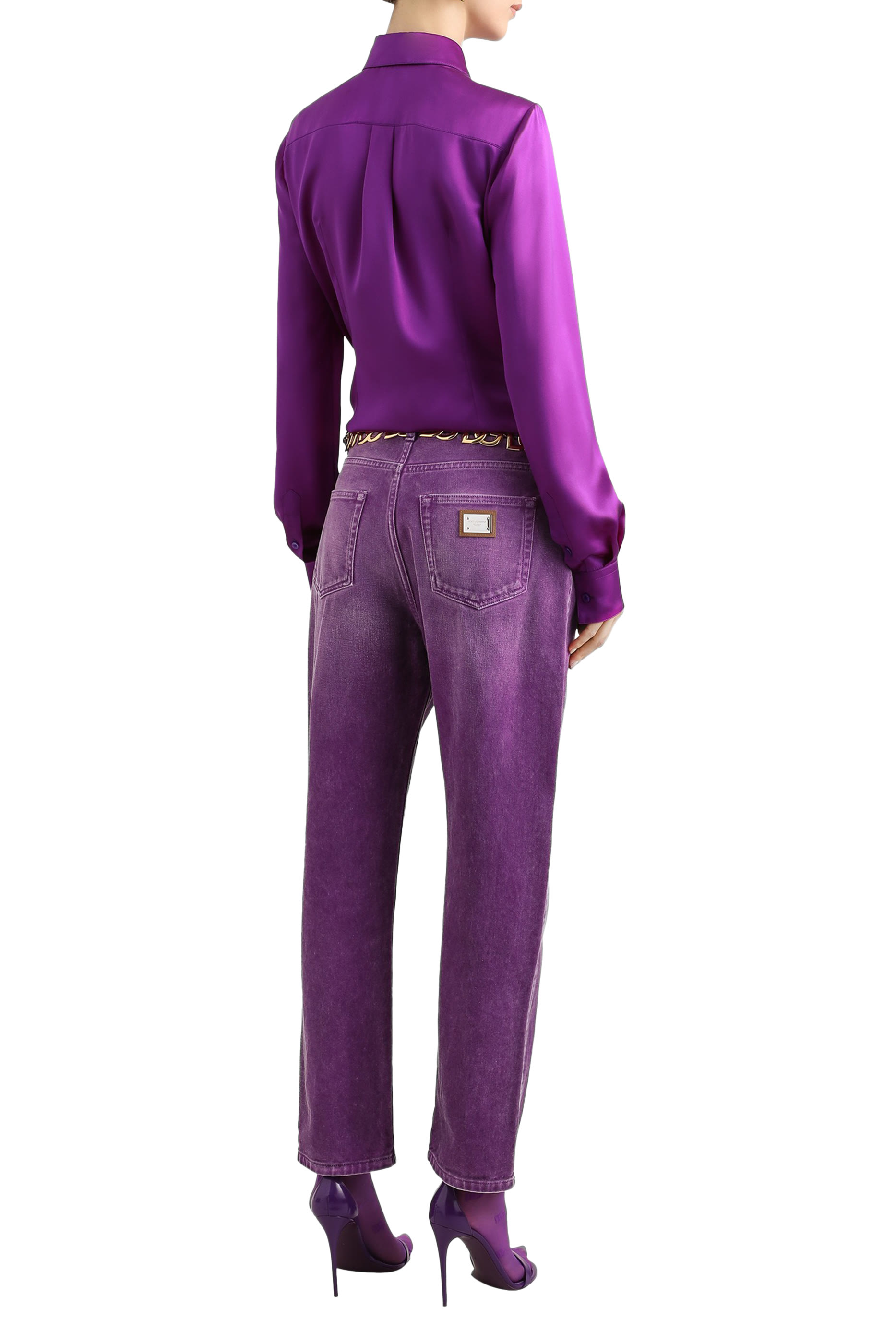 قميص بأكمام طويلة وأزرار حرير