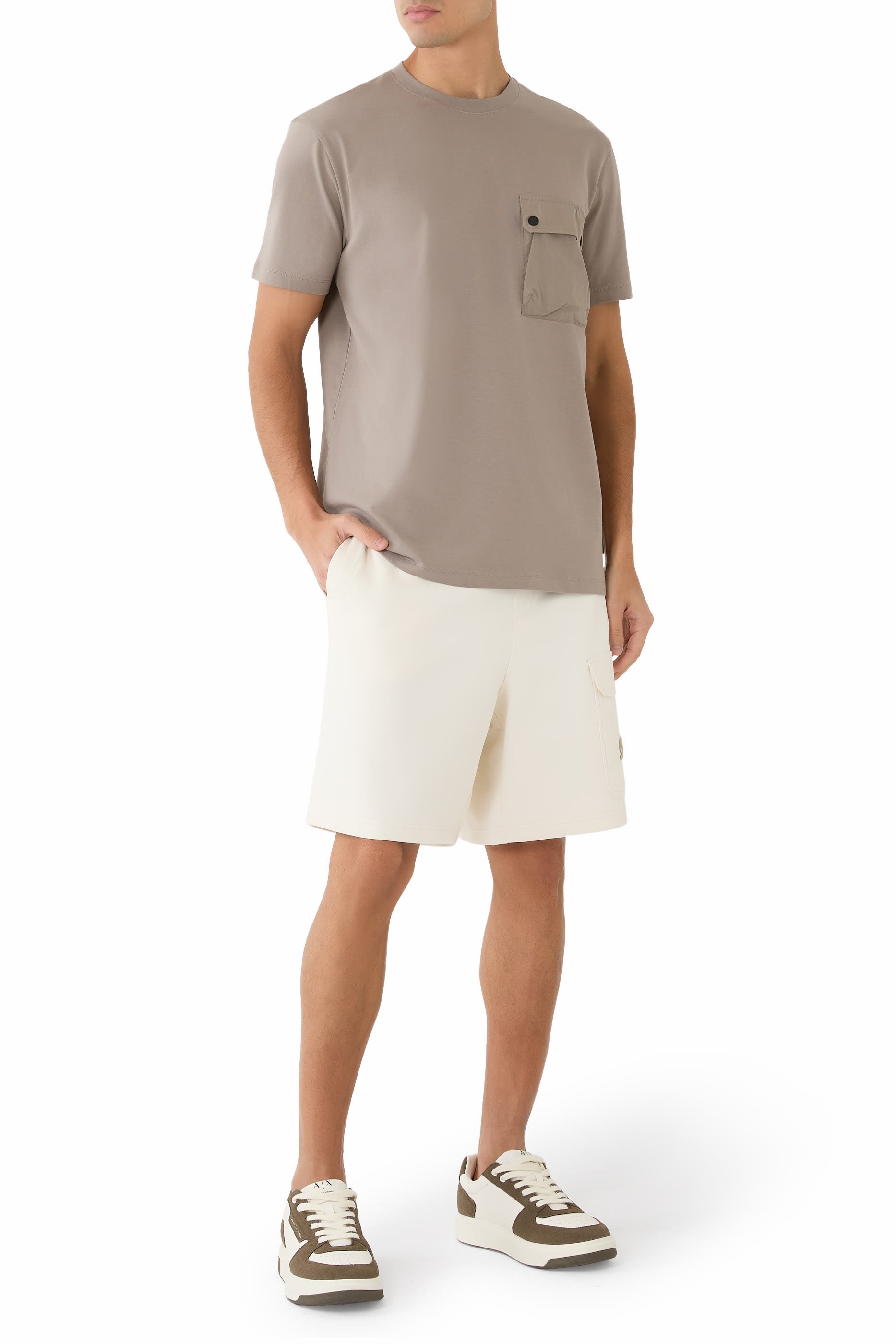 تيشيرت بجيب بشعار الماركة