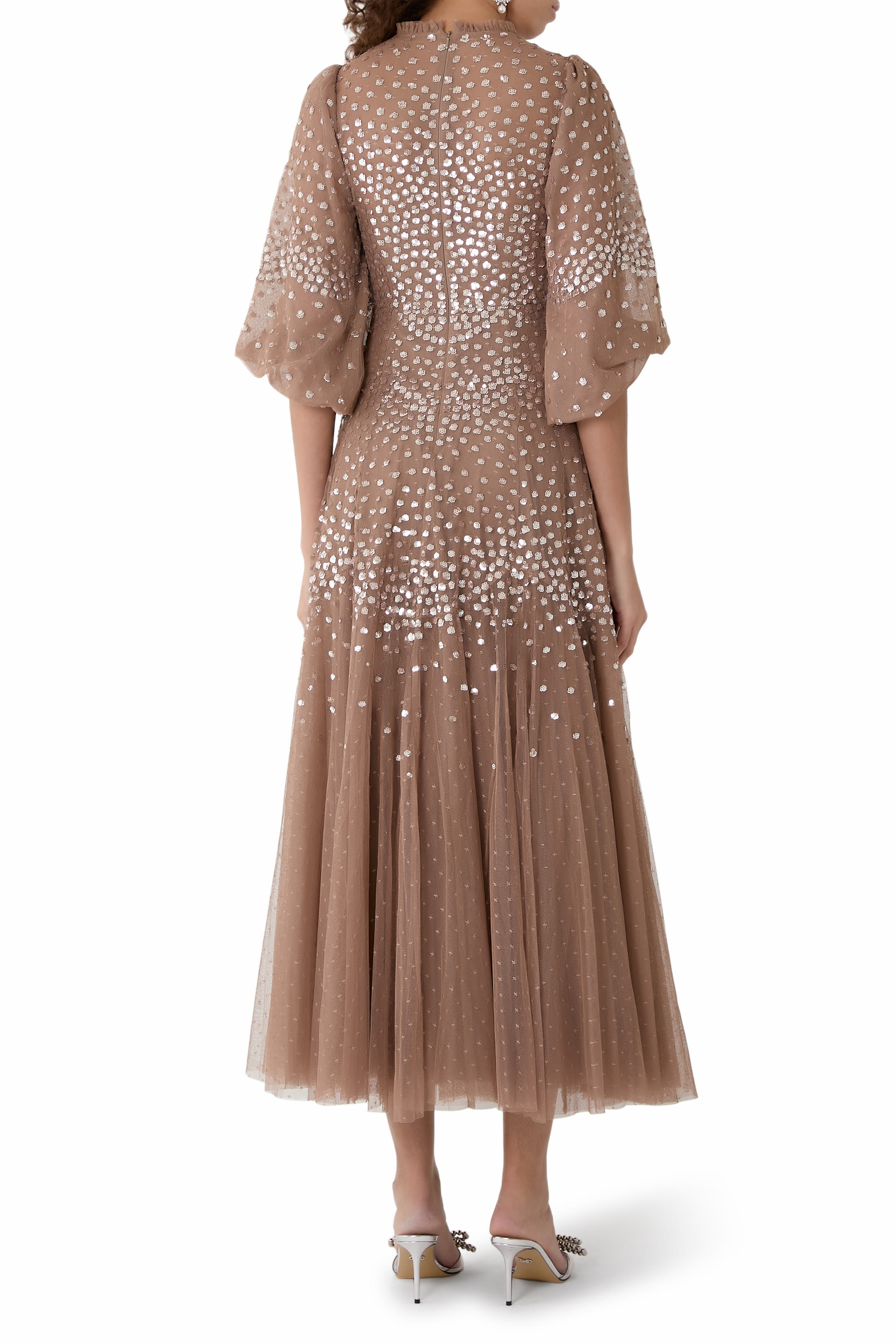 فستان سهرة بطول الكاحل بياقة مستديرة بحافة صدفية مطزرة بالترتر 