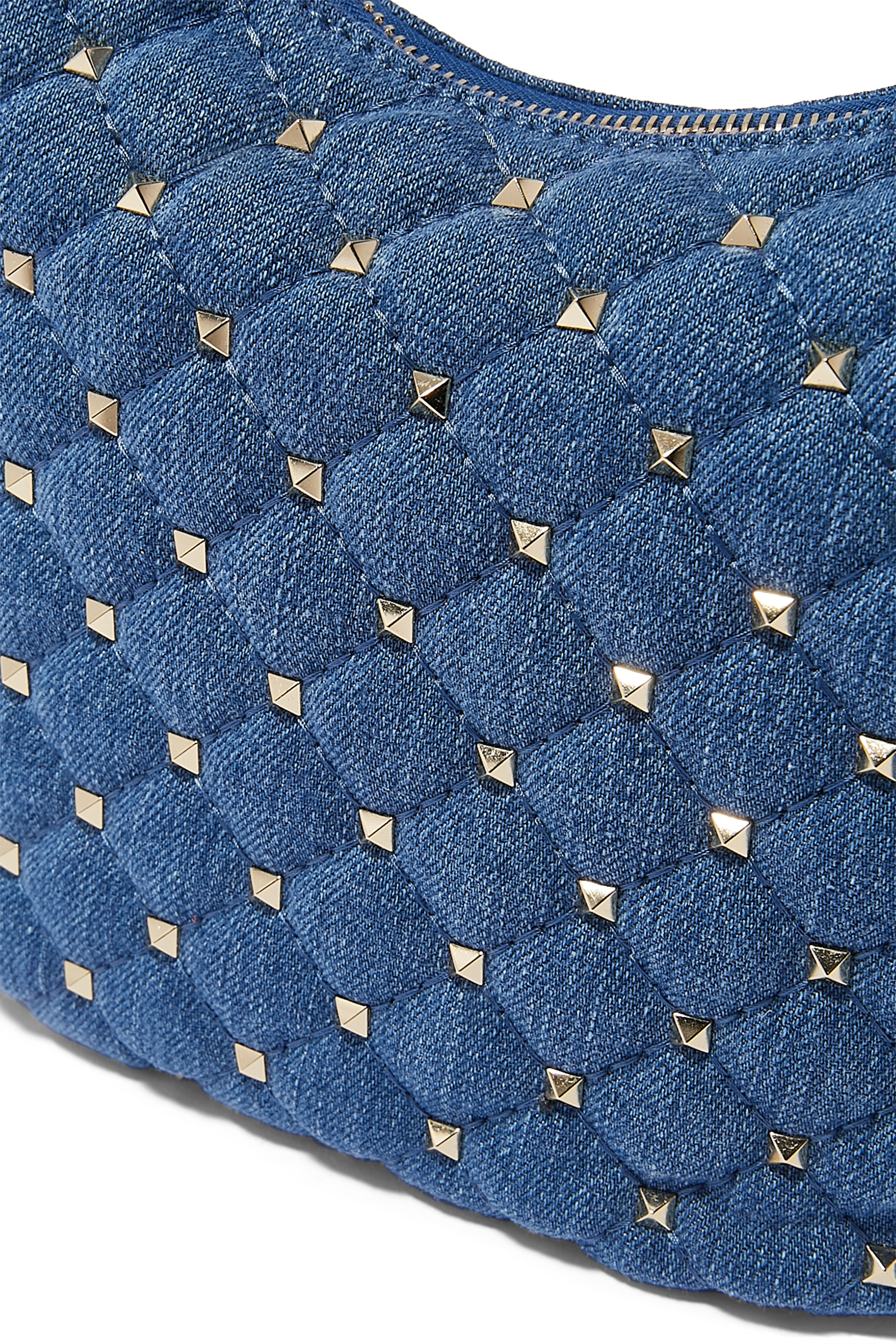 حقيبة هوبو صغيرة بحلي هرمية