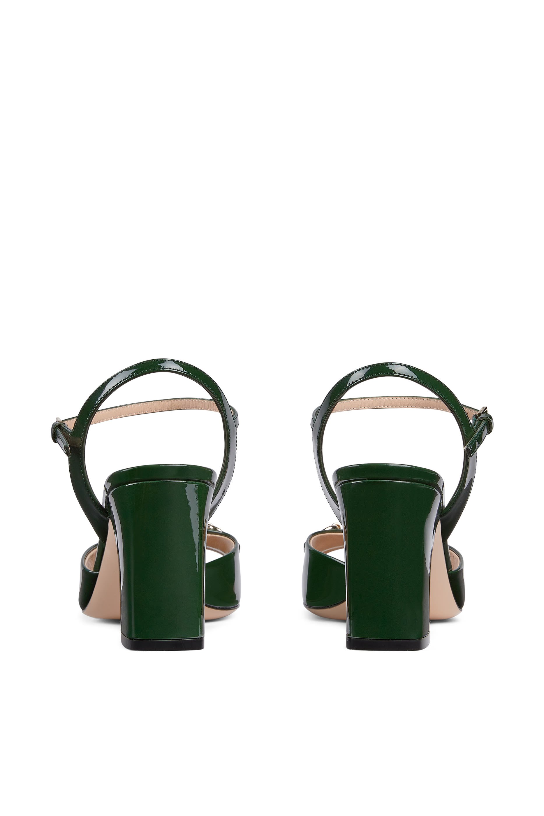 صندل 75 بحلية شعار الماركة