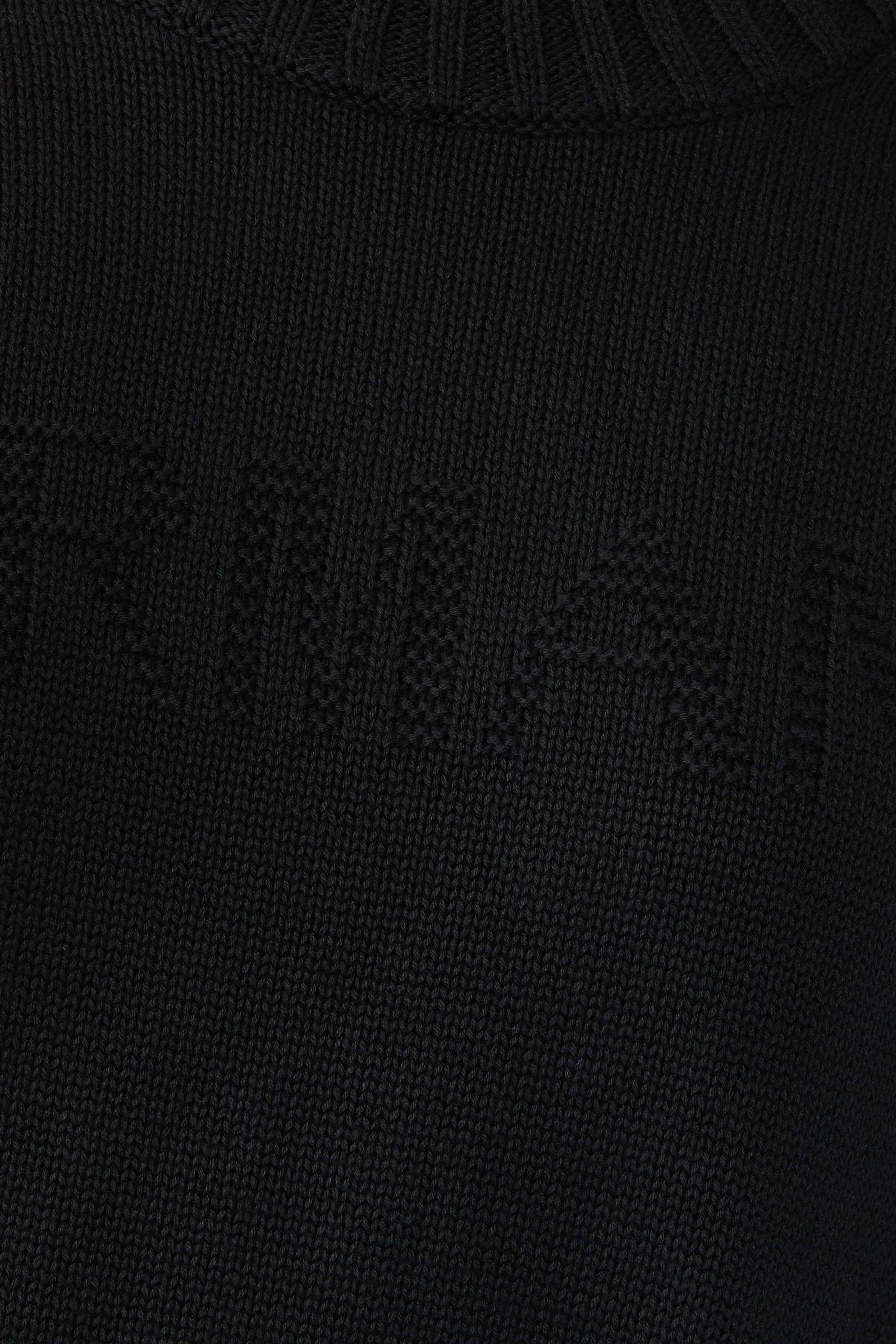 كنزة بأكمام طويلة