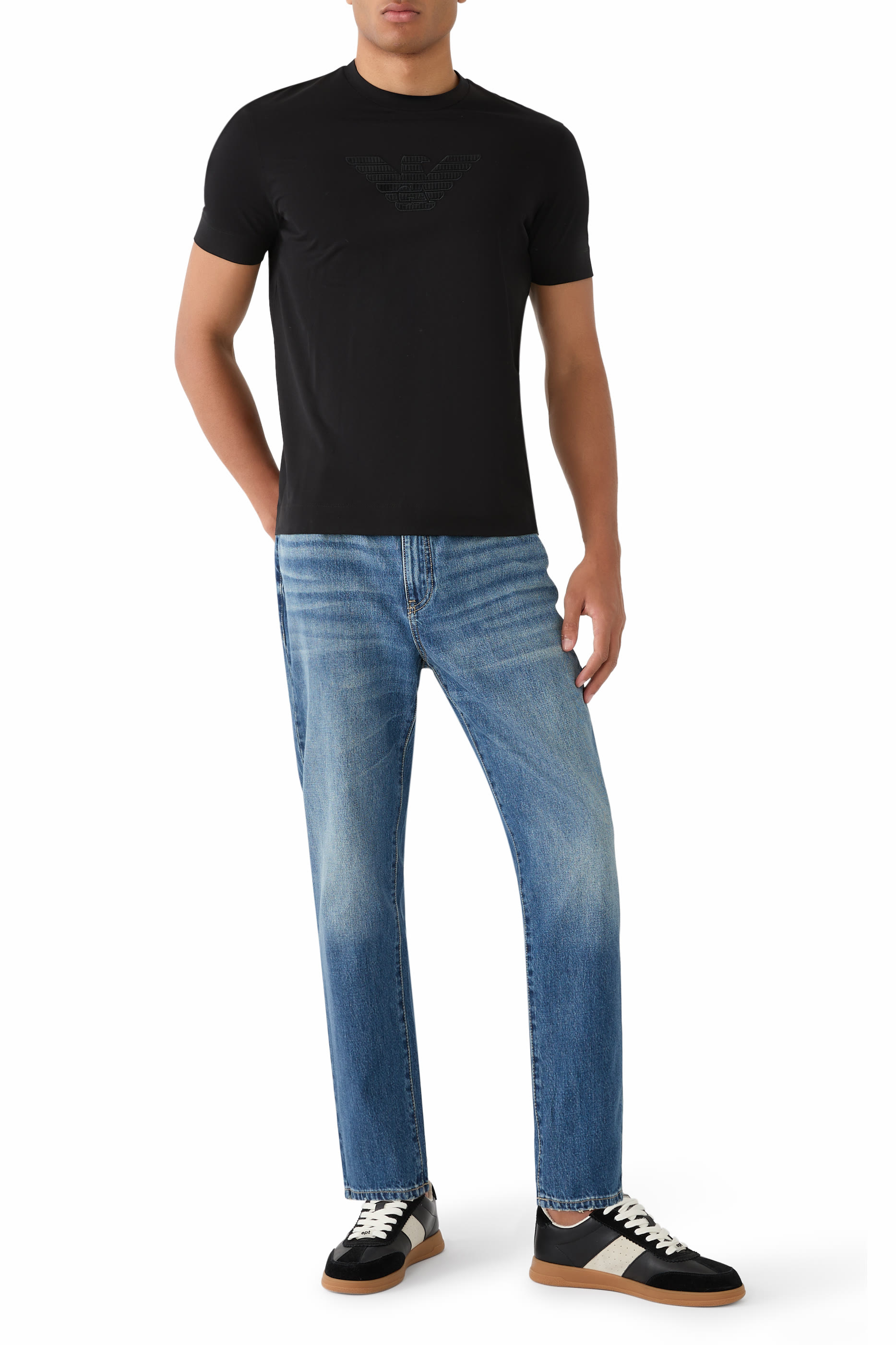 تيشيرت بطبعات شعار الماركة