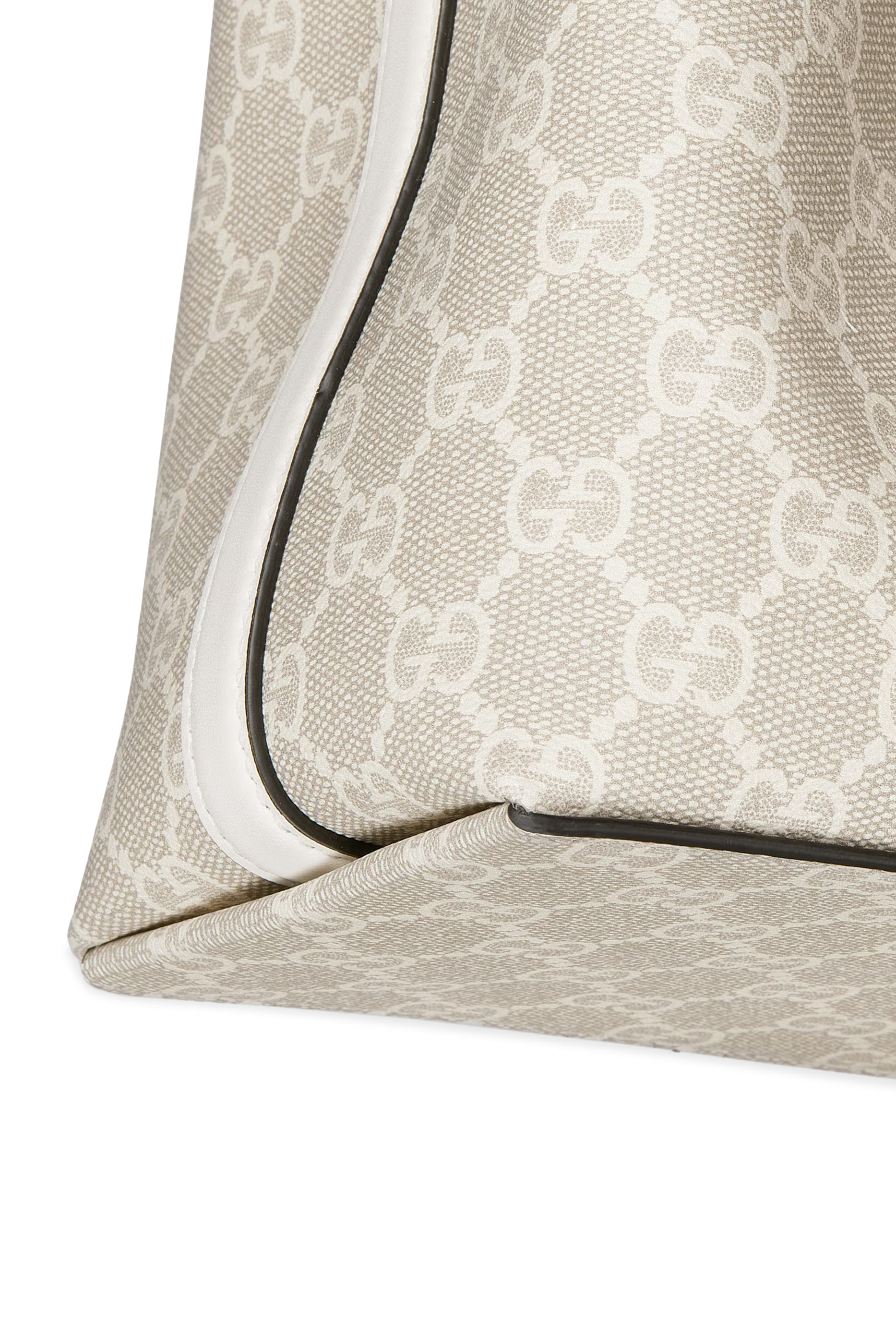 حقيبة يد صغيرة بحرفي شعار الماركة