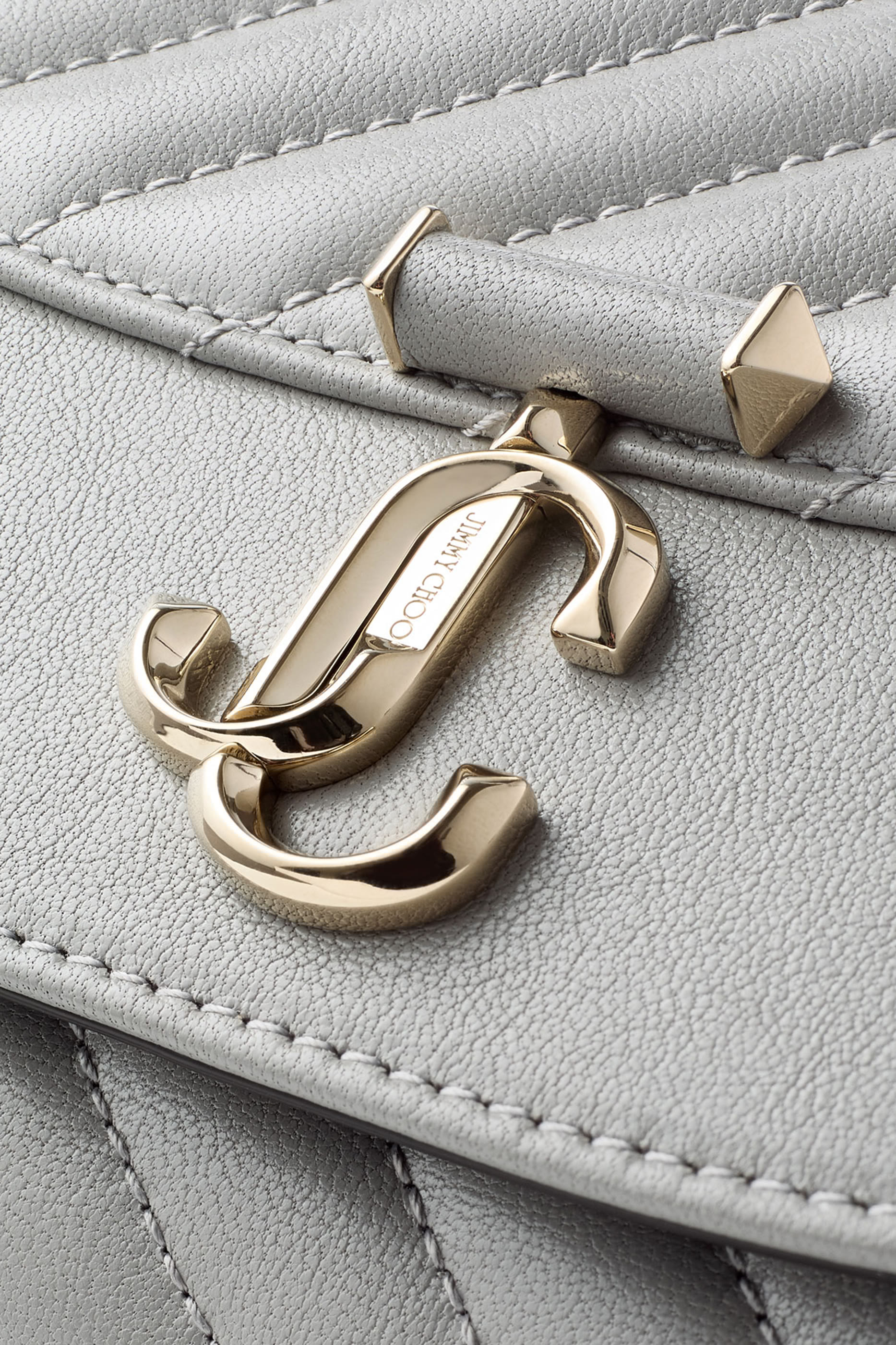 كلاتش بحافة مقوسة وحمالة سلسلة جلد