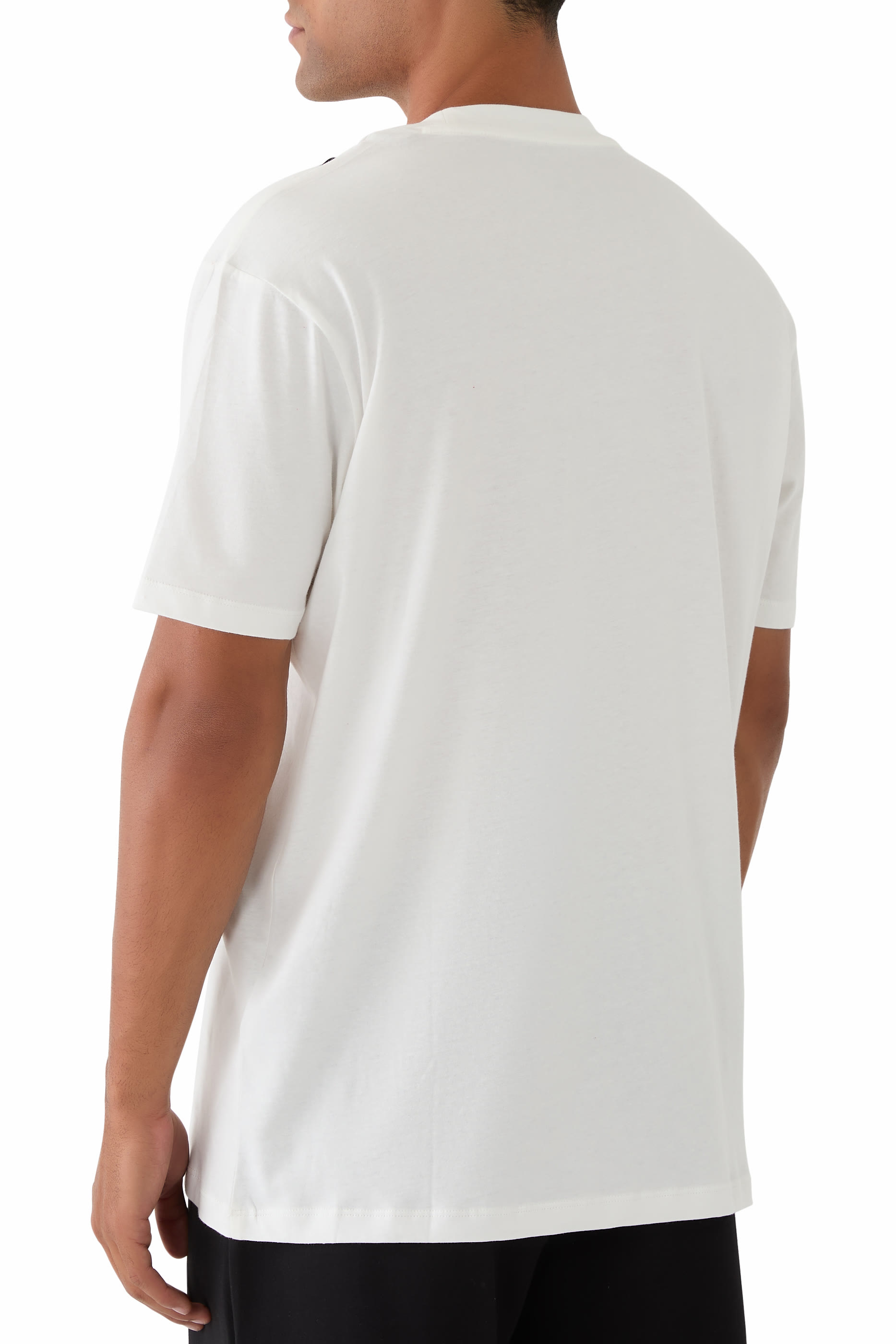 تيشيرت برقعة بشعار الماركة