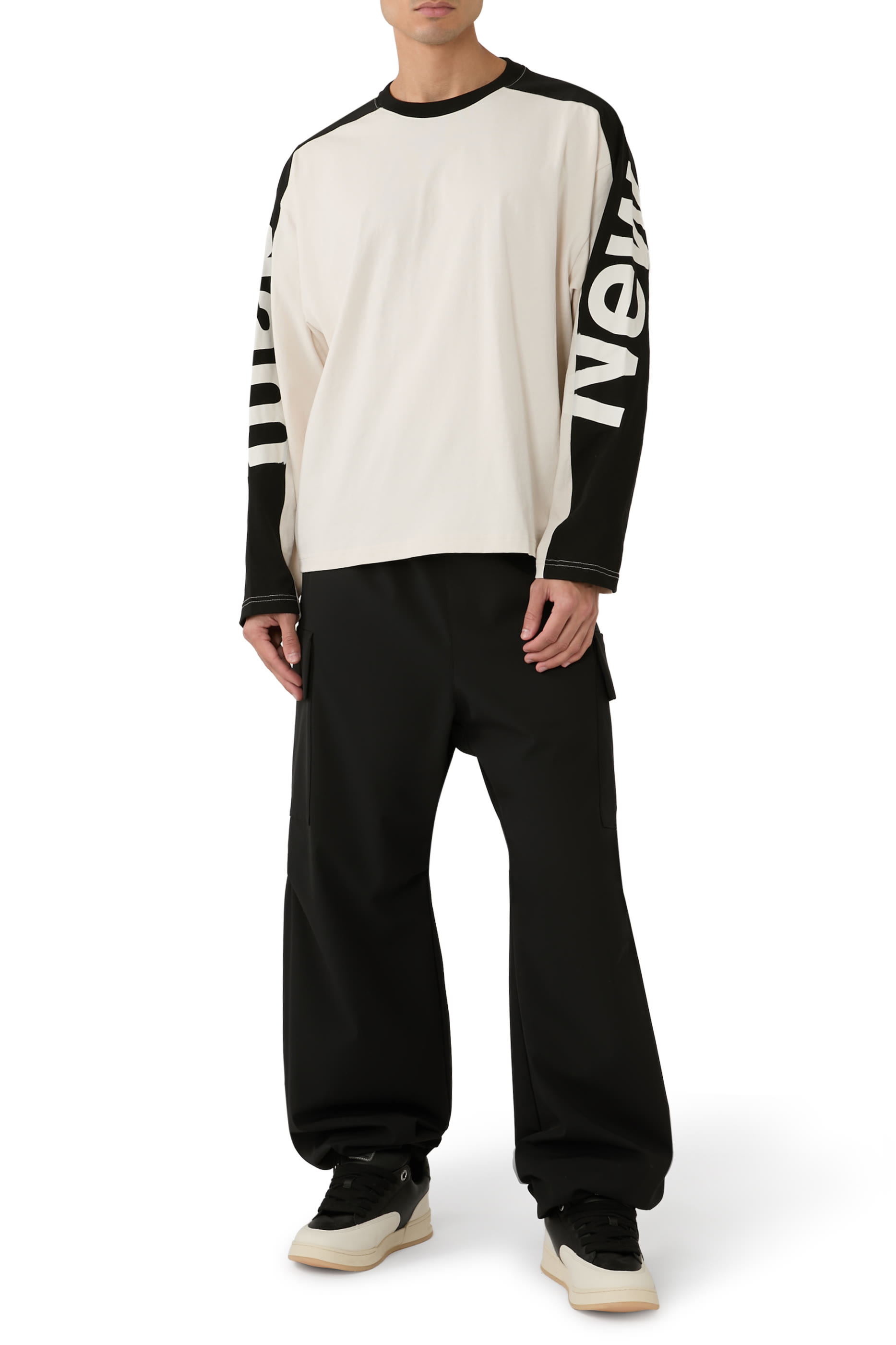 تيشيرت بأكمام طويلة بشعار الماركة