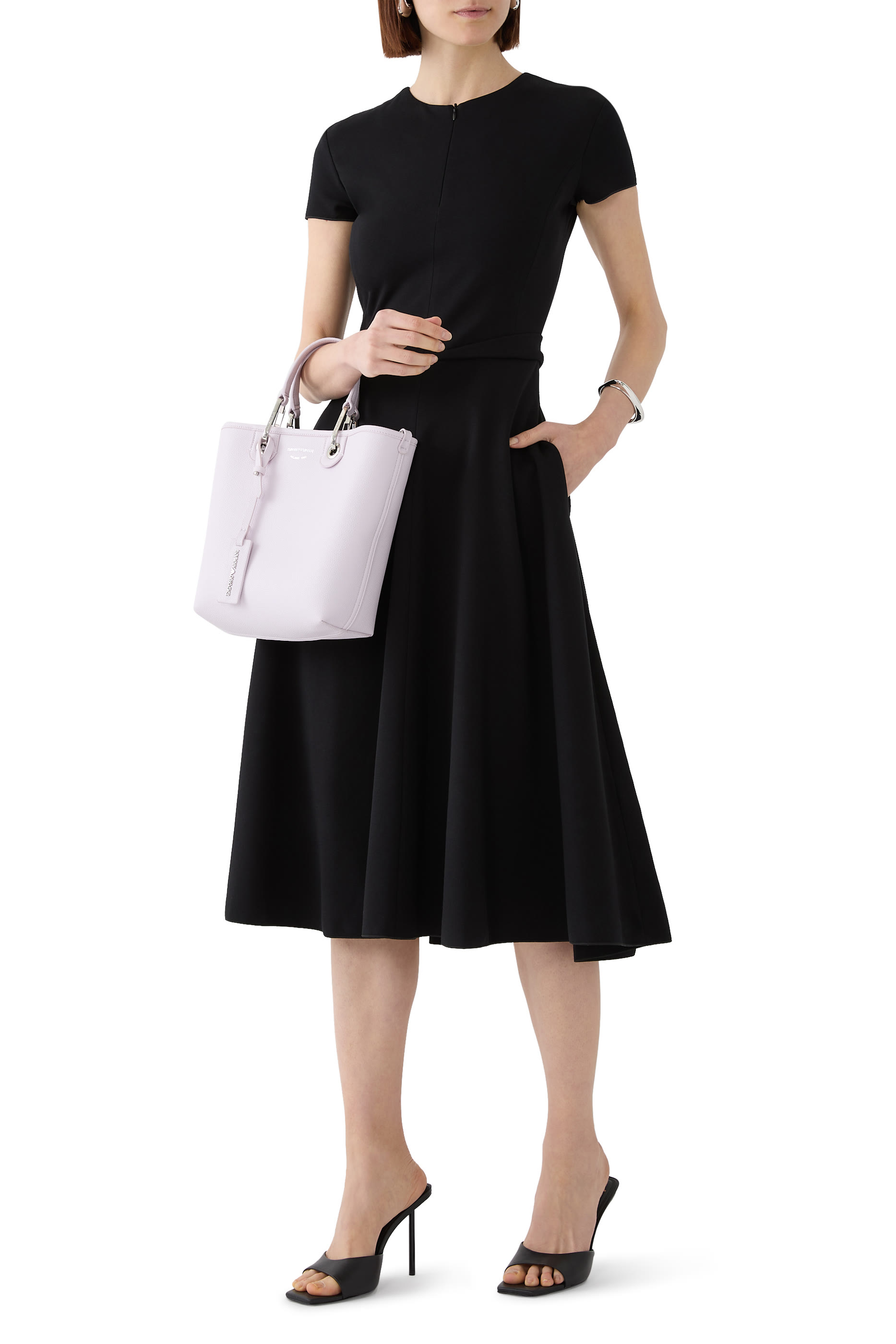 فستان بأكمام قصيرة ونصف سحاب