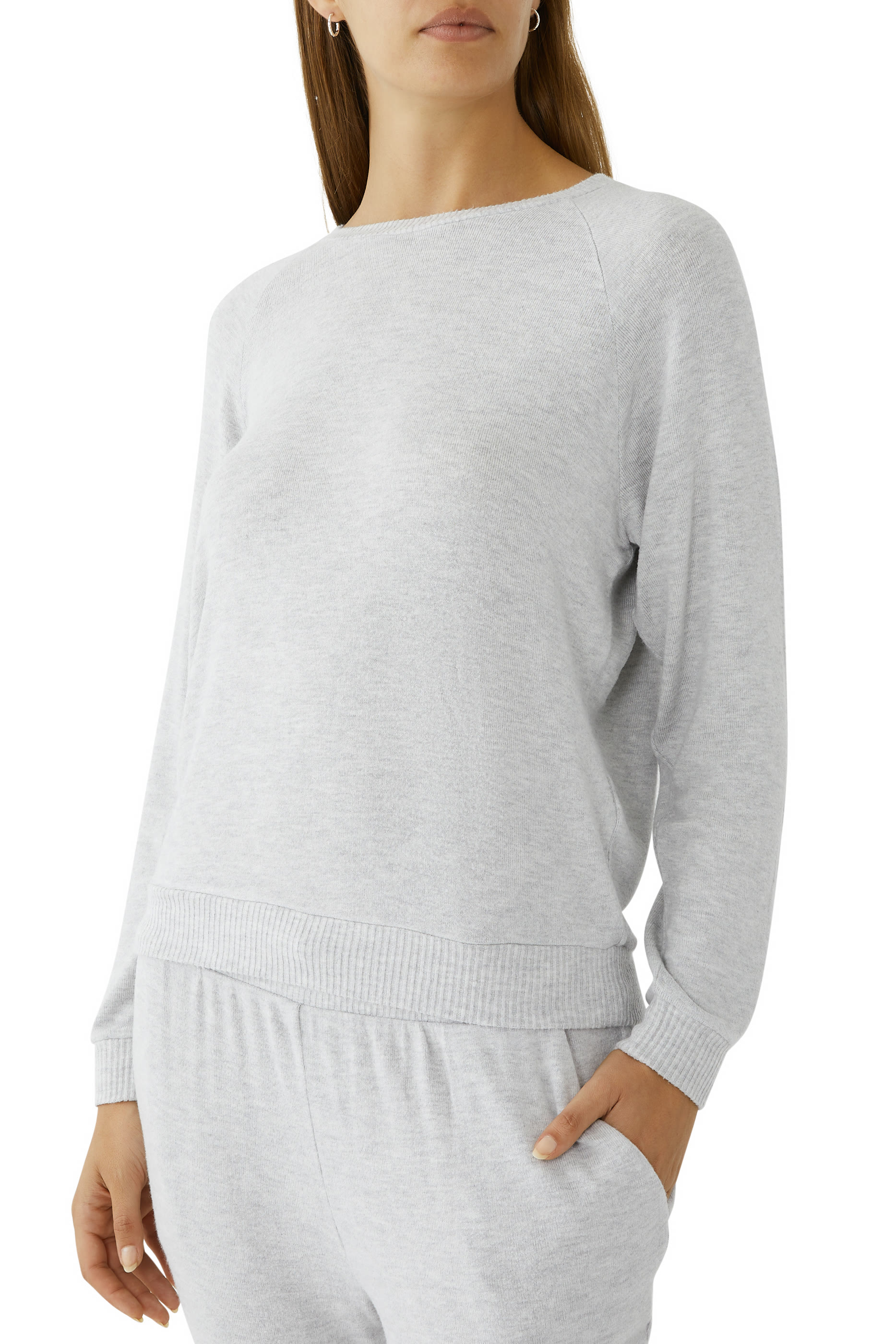 كنزة كوزي تايم بياقة ضيقة