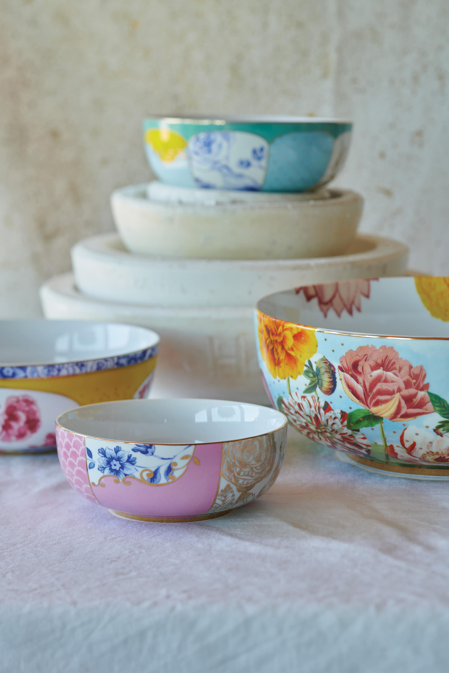 وعاء رويال متعدد الألوان