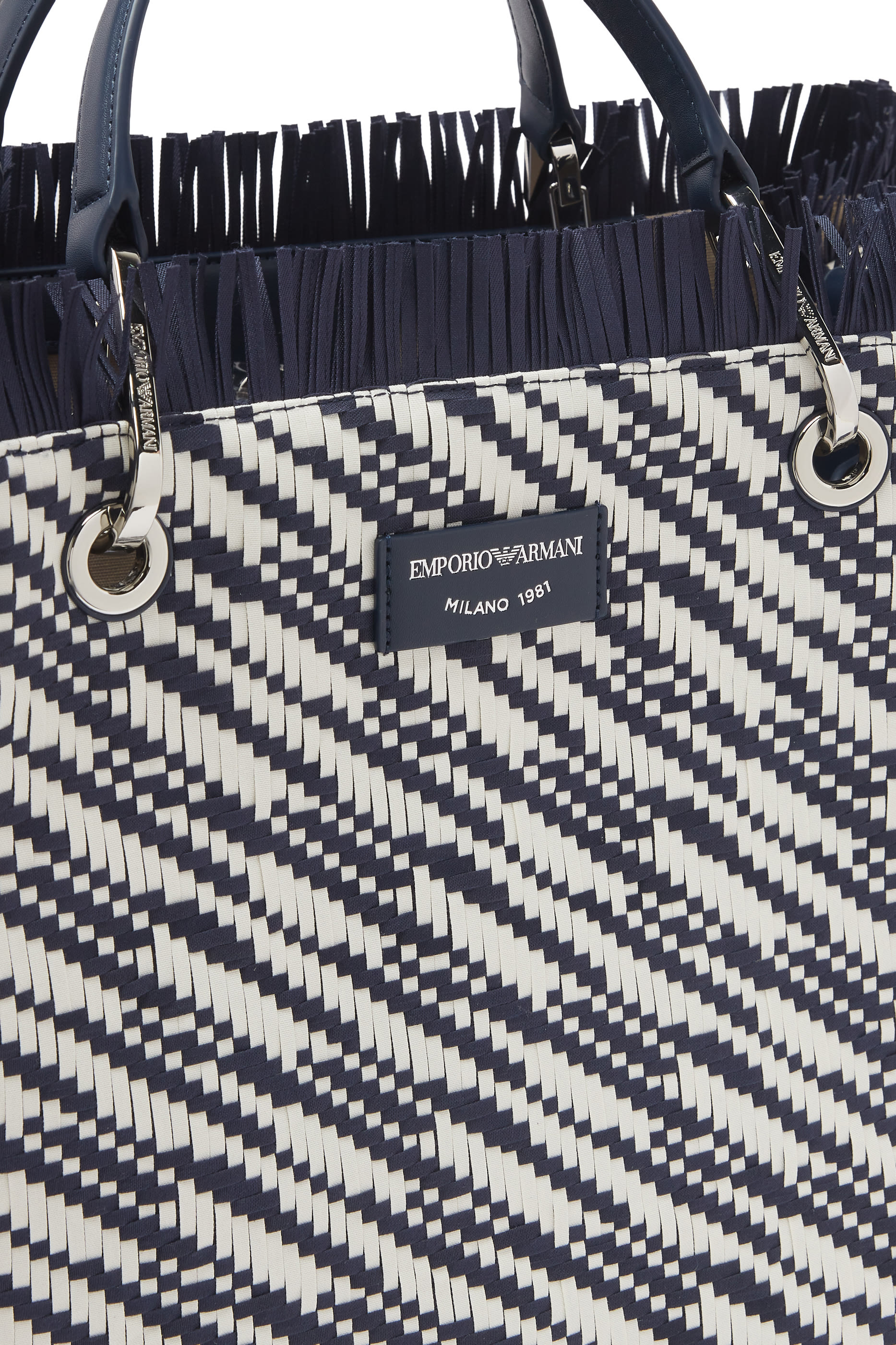 حقيبة يد بشعار الماركة بنسيج متشابك