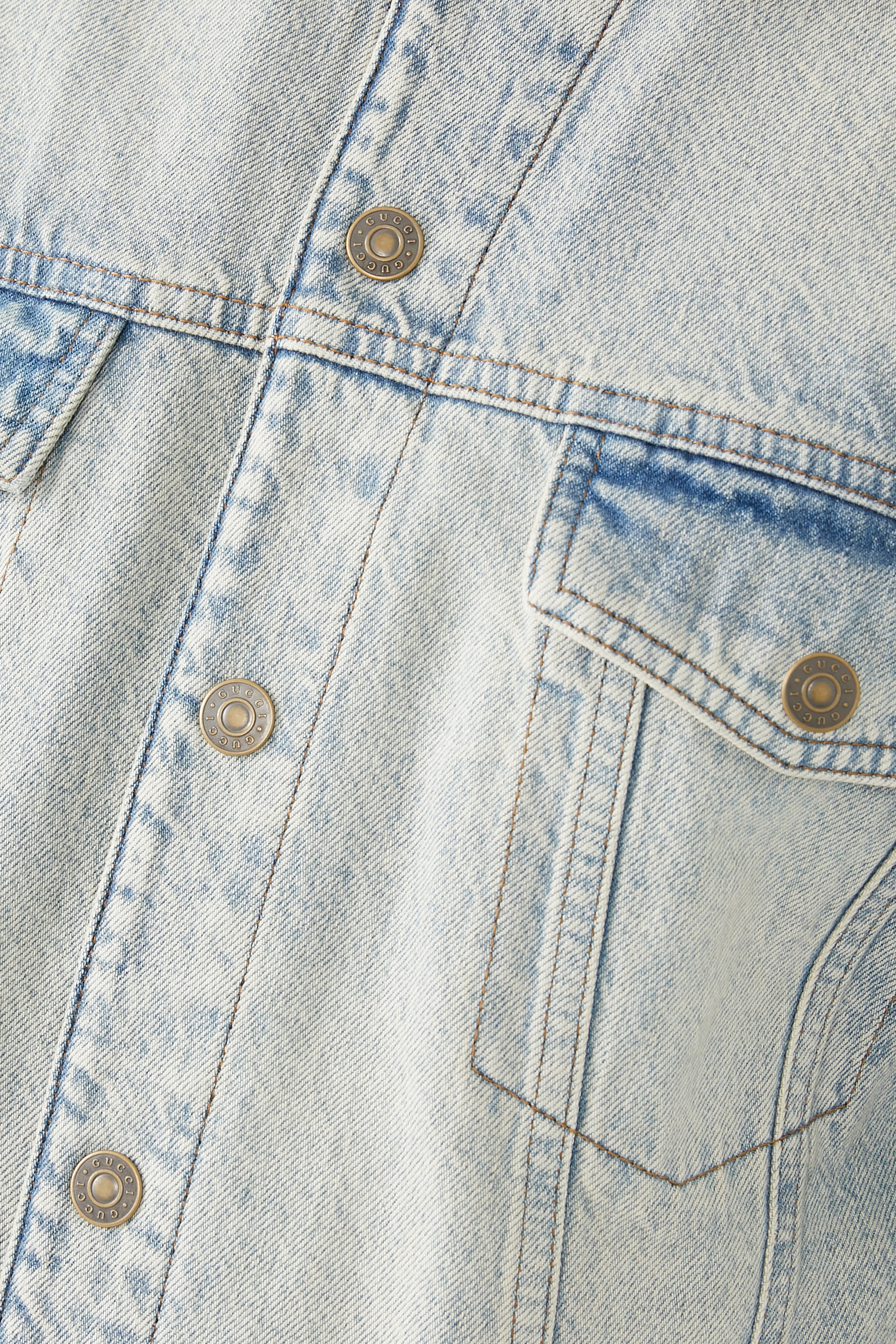 جاكيت دنيم بتصميم وجهين