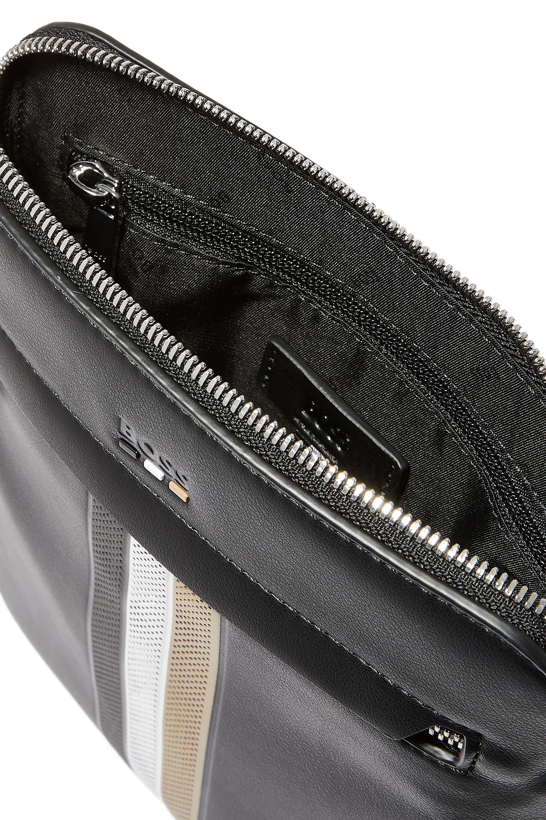 قيبة مخططة بتصميم ظرف نايلون معاد تدويره