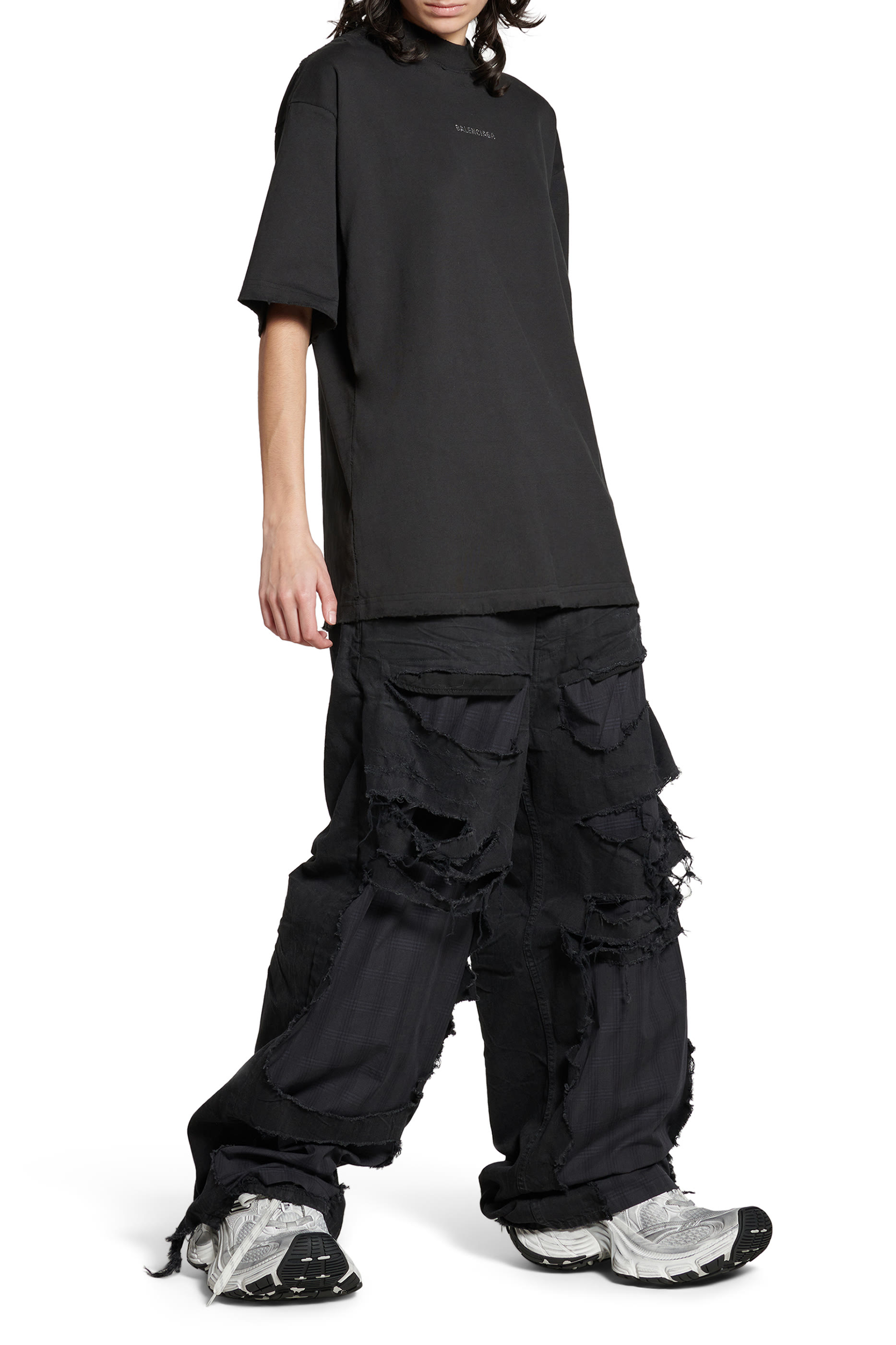 تيشيرت بطبعة بشعار الماركة