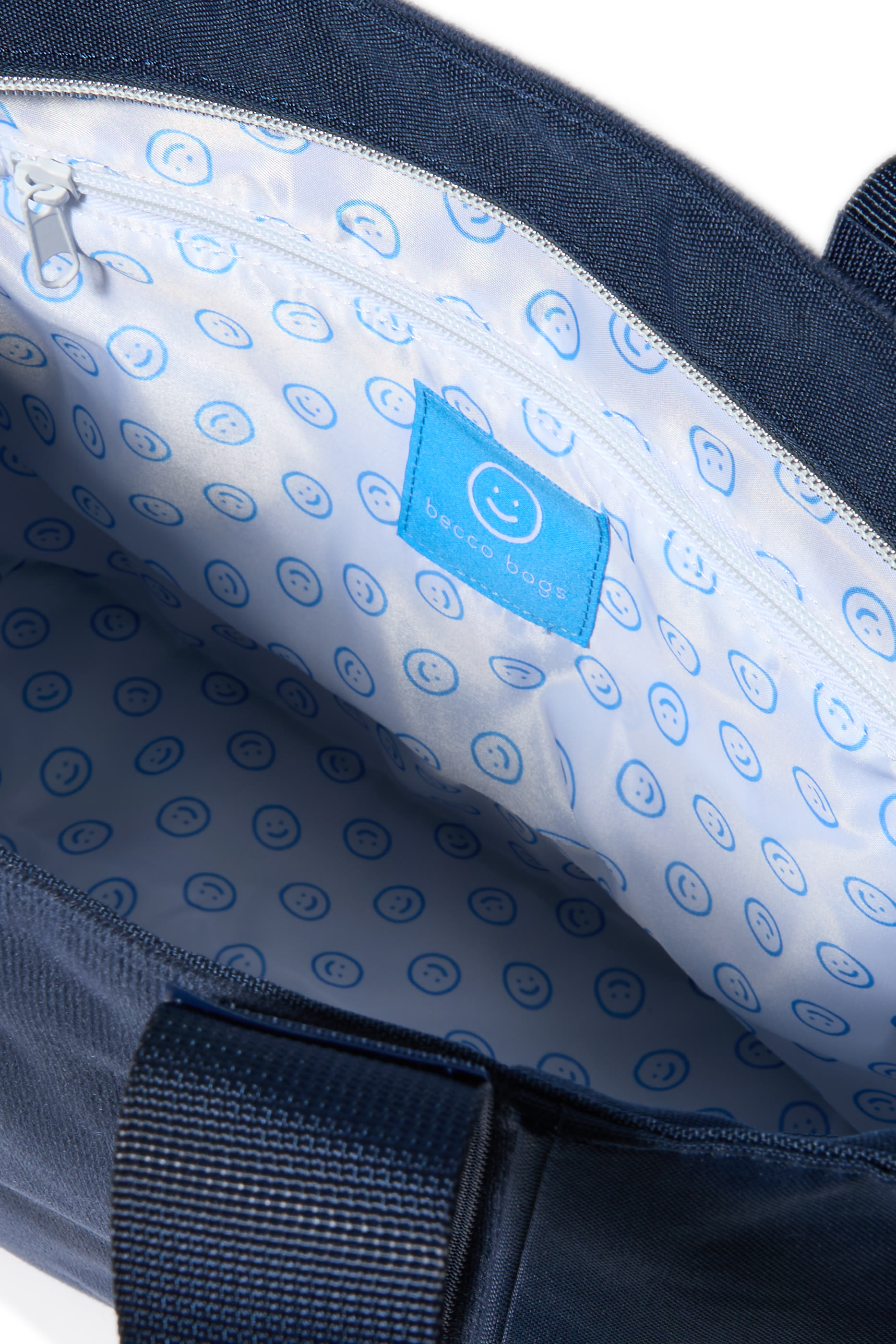 حقيبة يد بشعار الماركة للأطفال