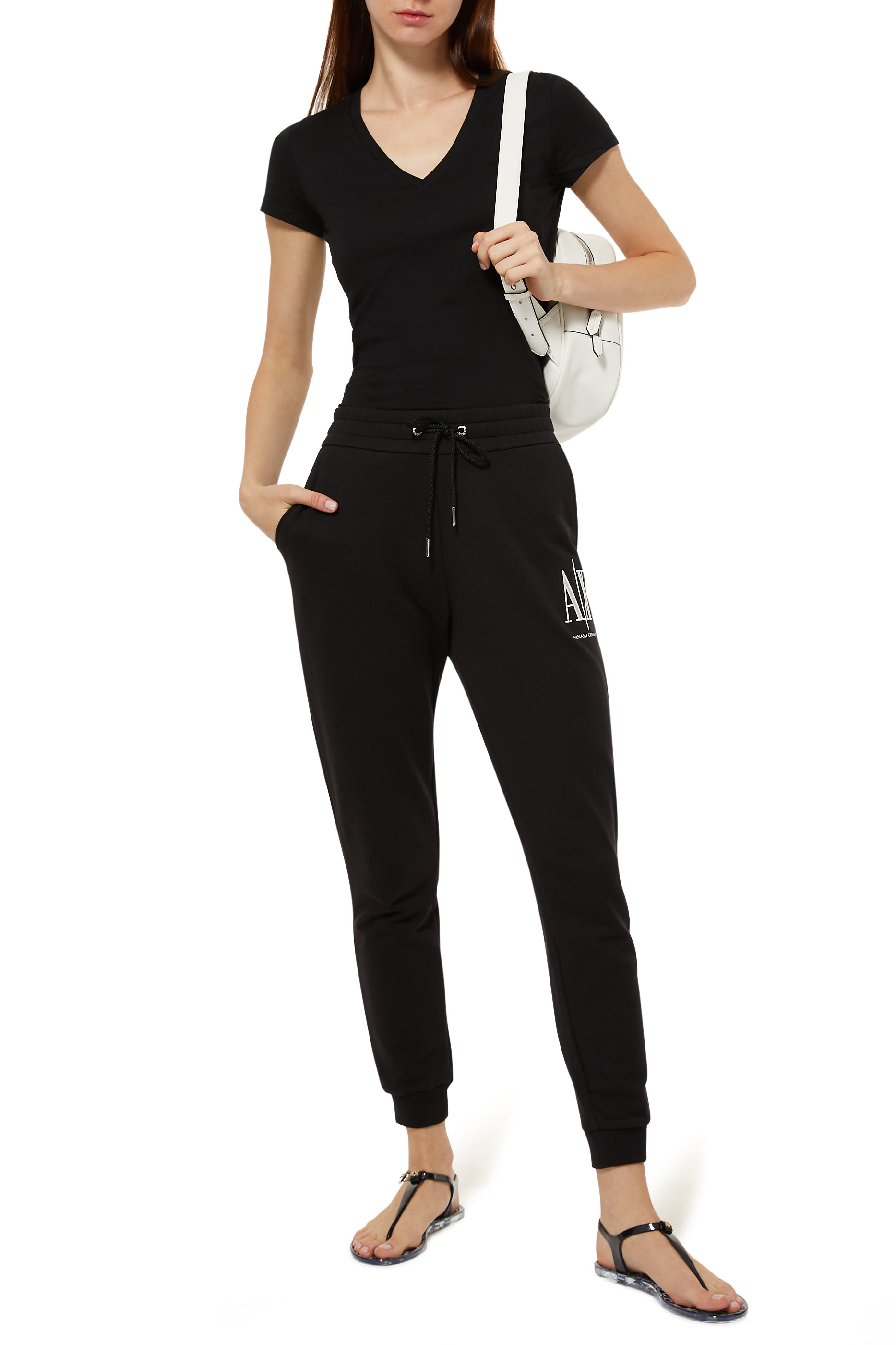 تي شيرت بفتحة رقبة V