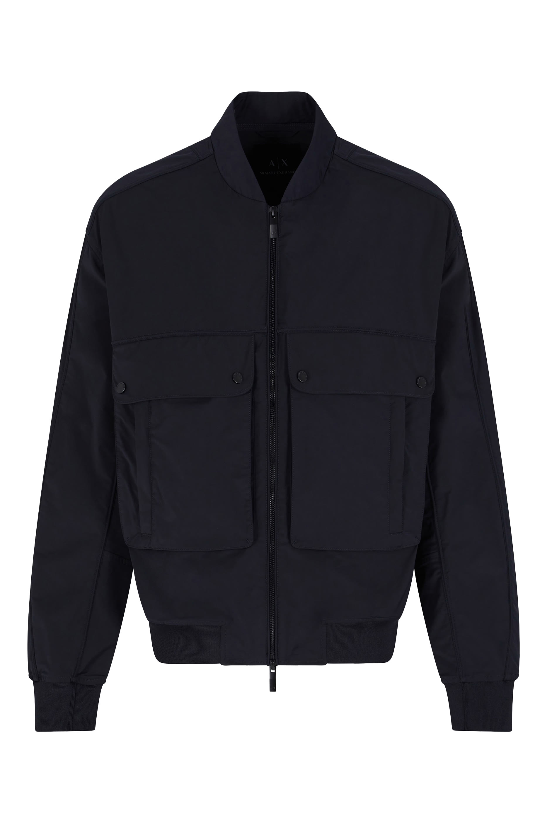 جاكيت بسحاب وشعار الماركة