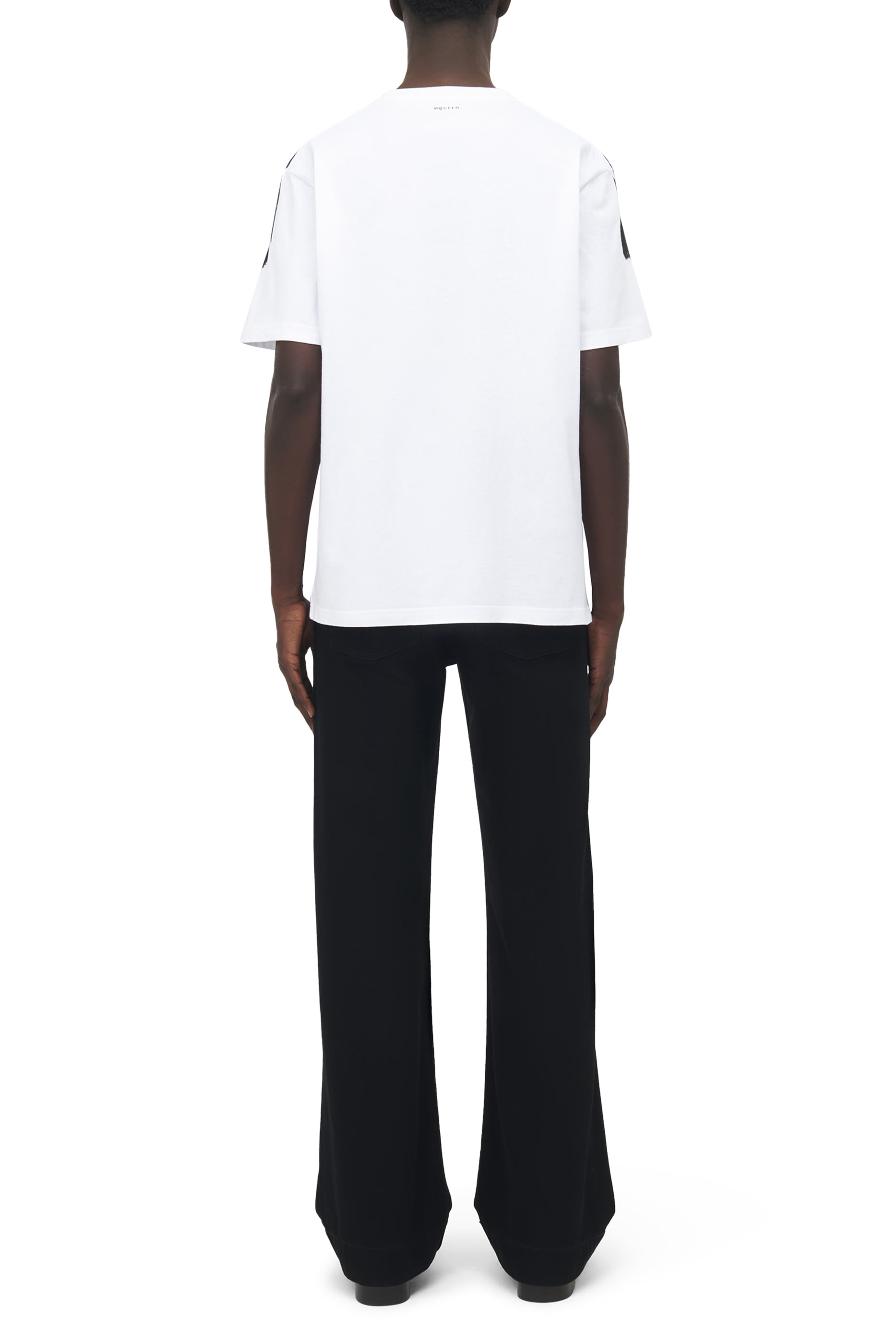 تيشيرت بشعار الماركة