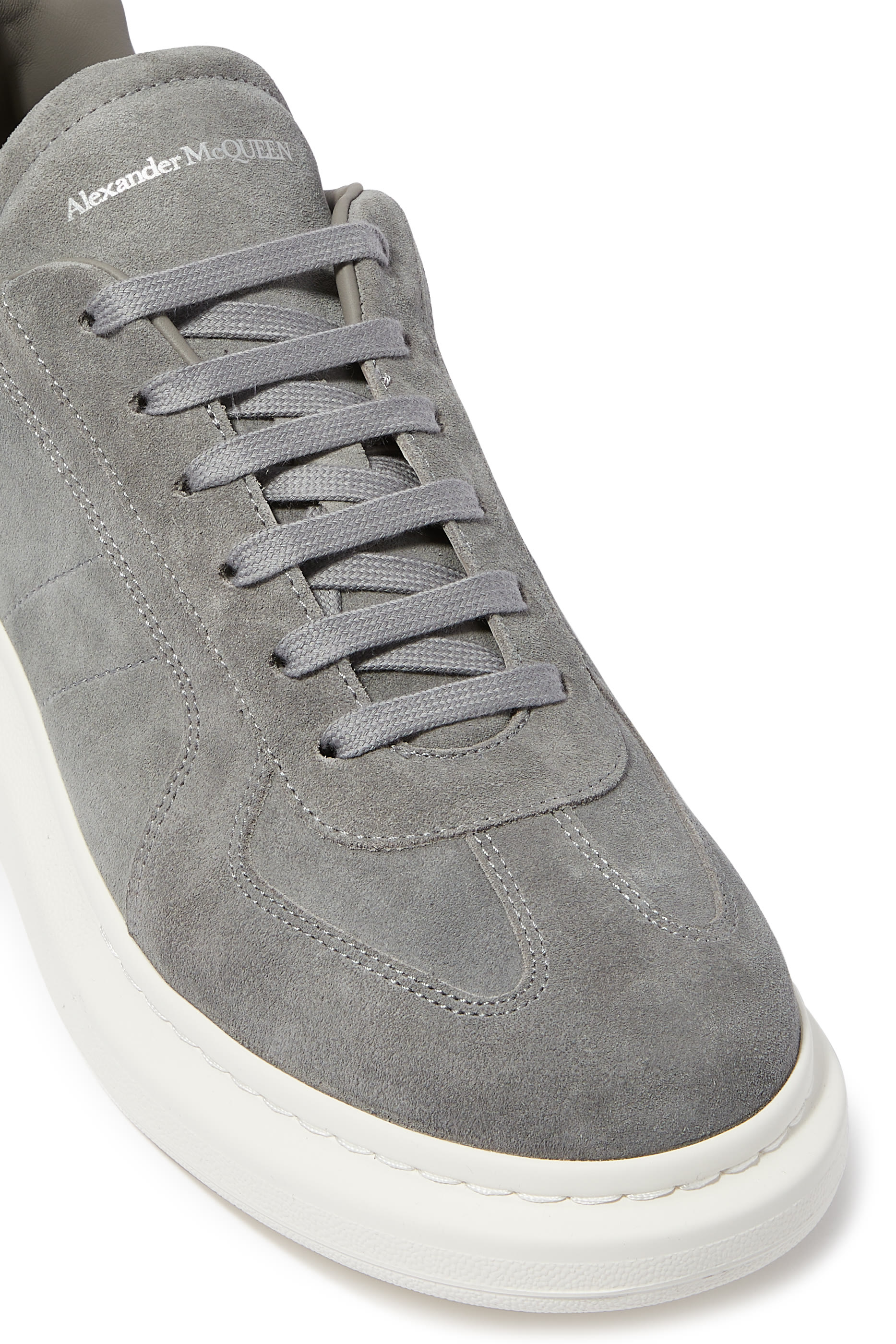 سنيكرز ريترو بنعل سميك