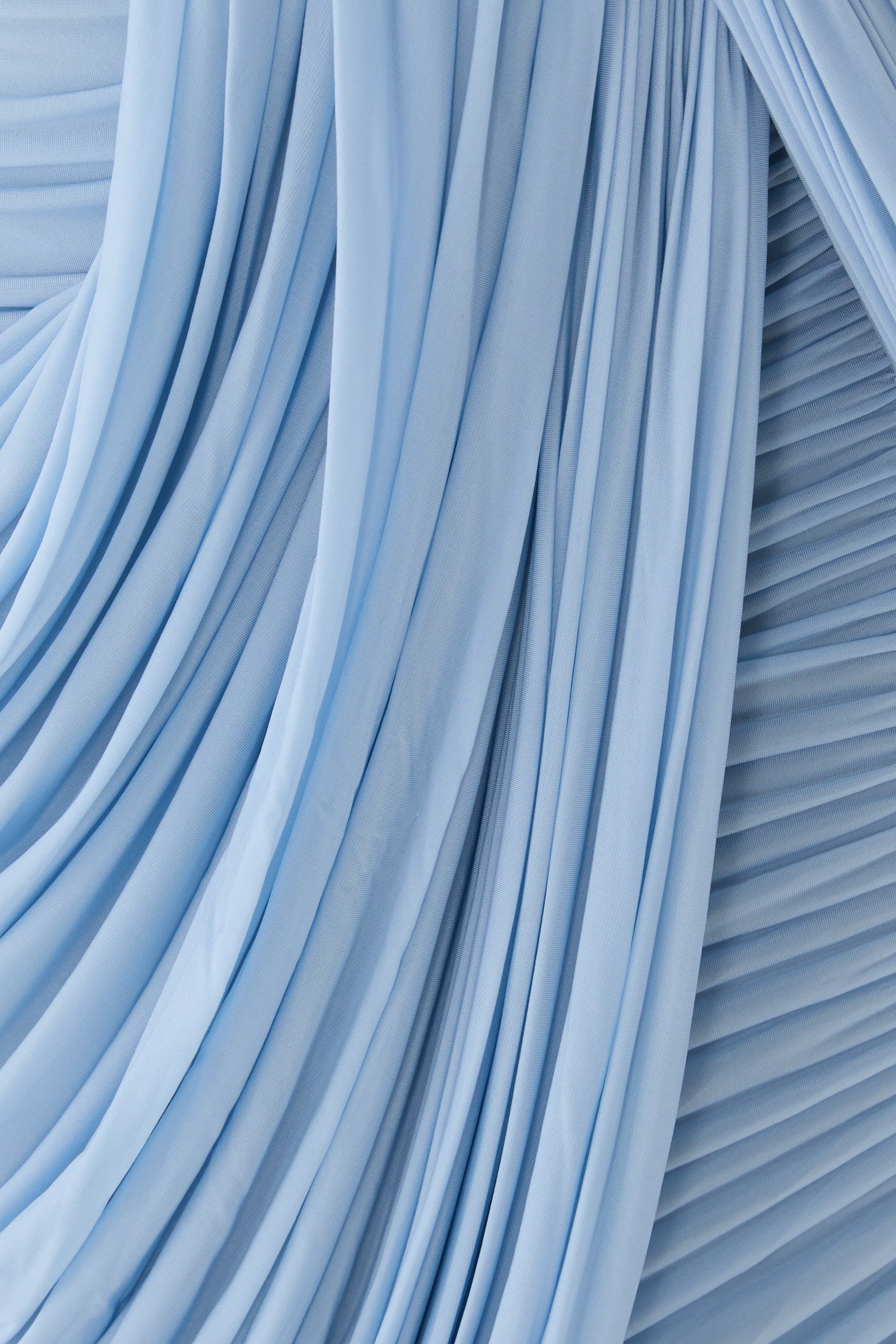 تنورة متوسطة الطول بتفاصيل درابيه