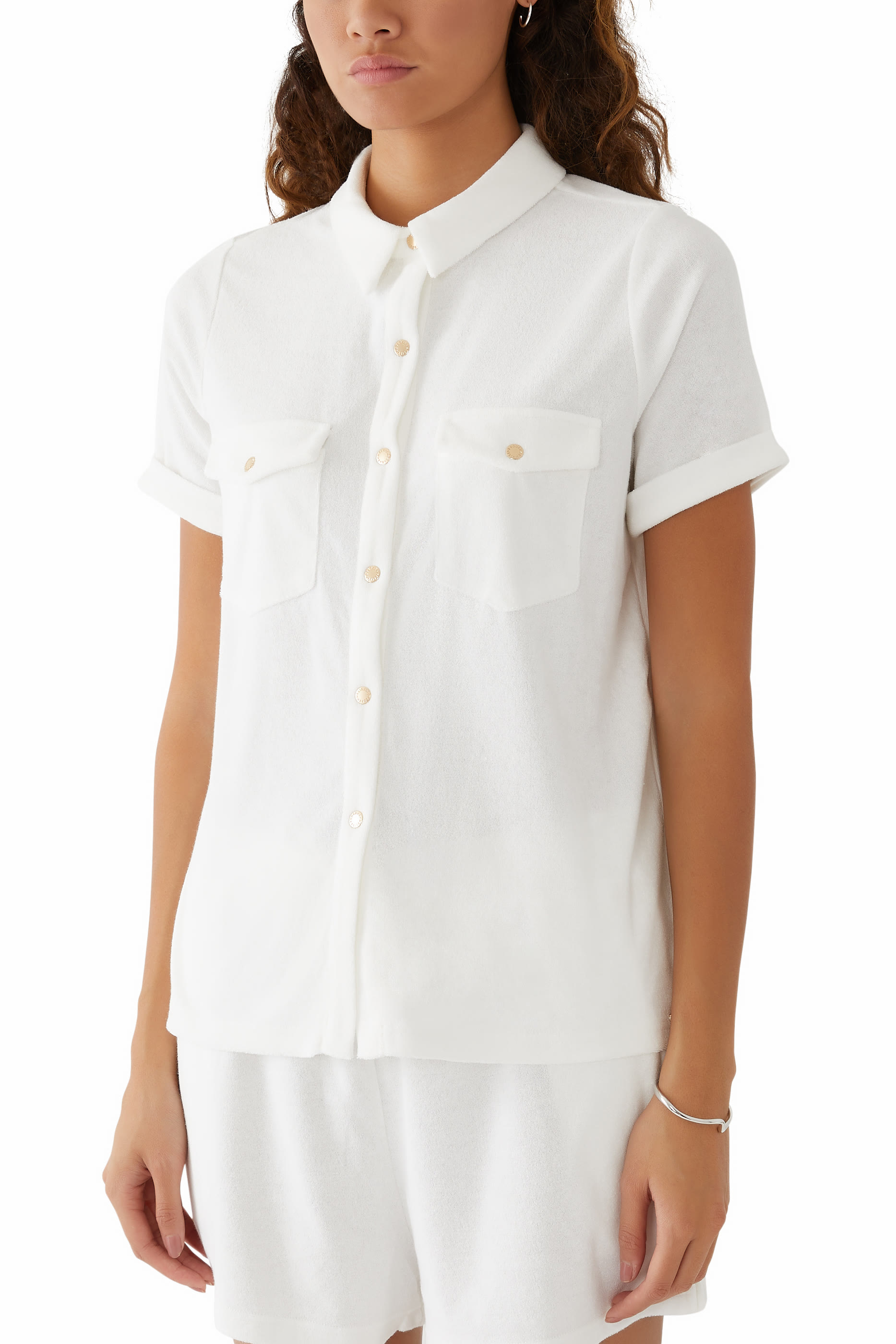 قميص توري بلون أبيض