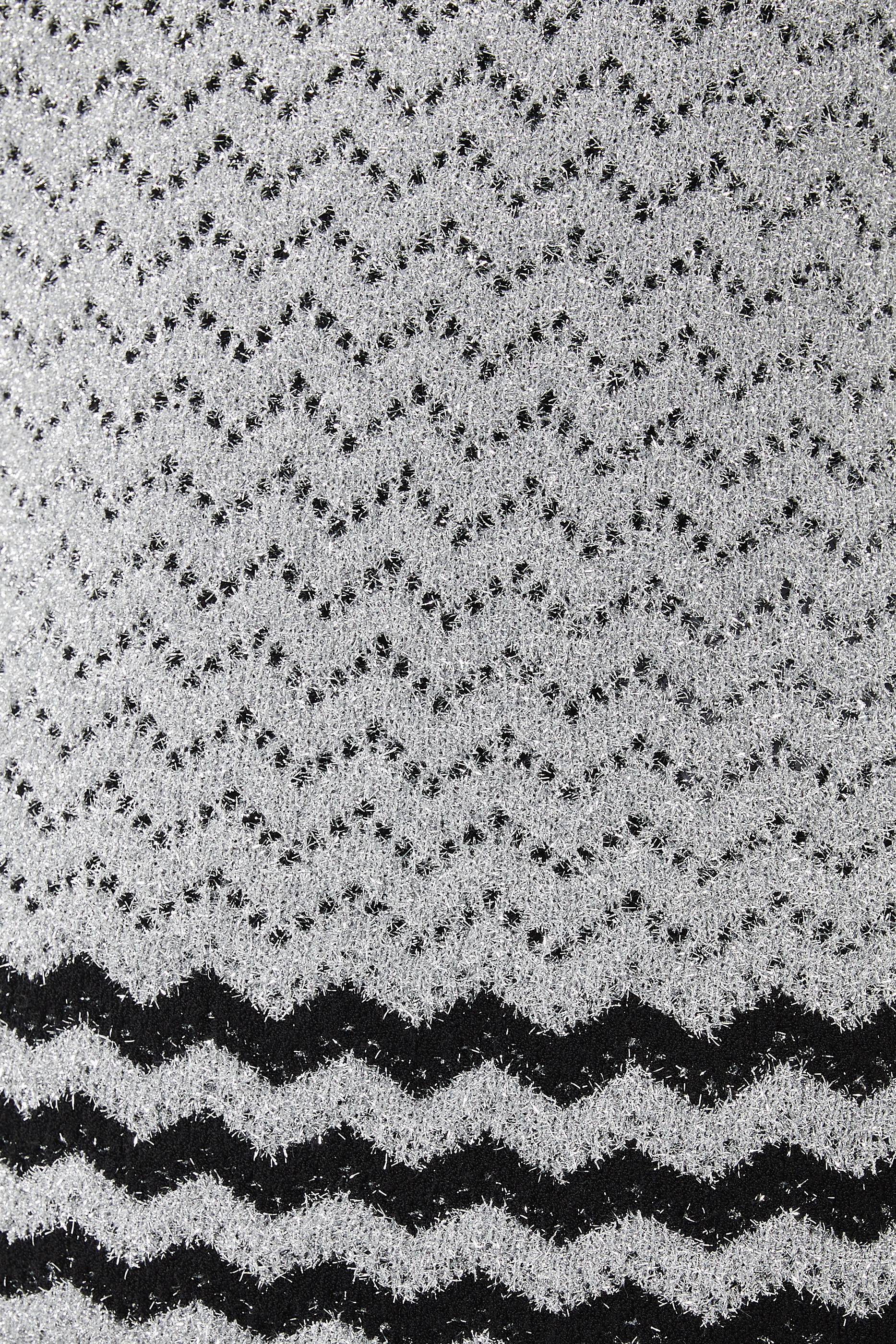 بلوزة نجوم لوريكس بتصميم متعرج