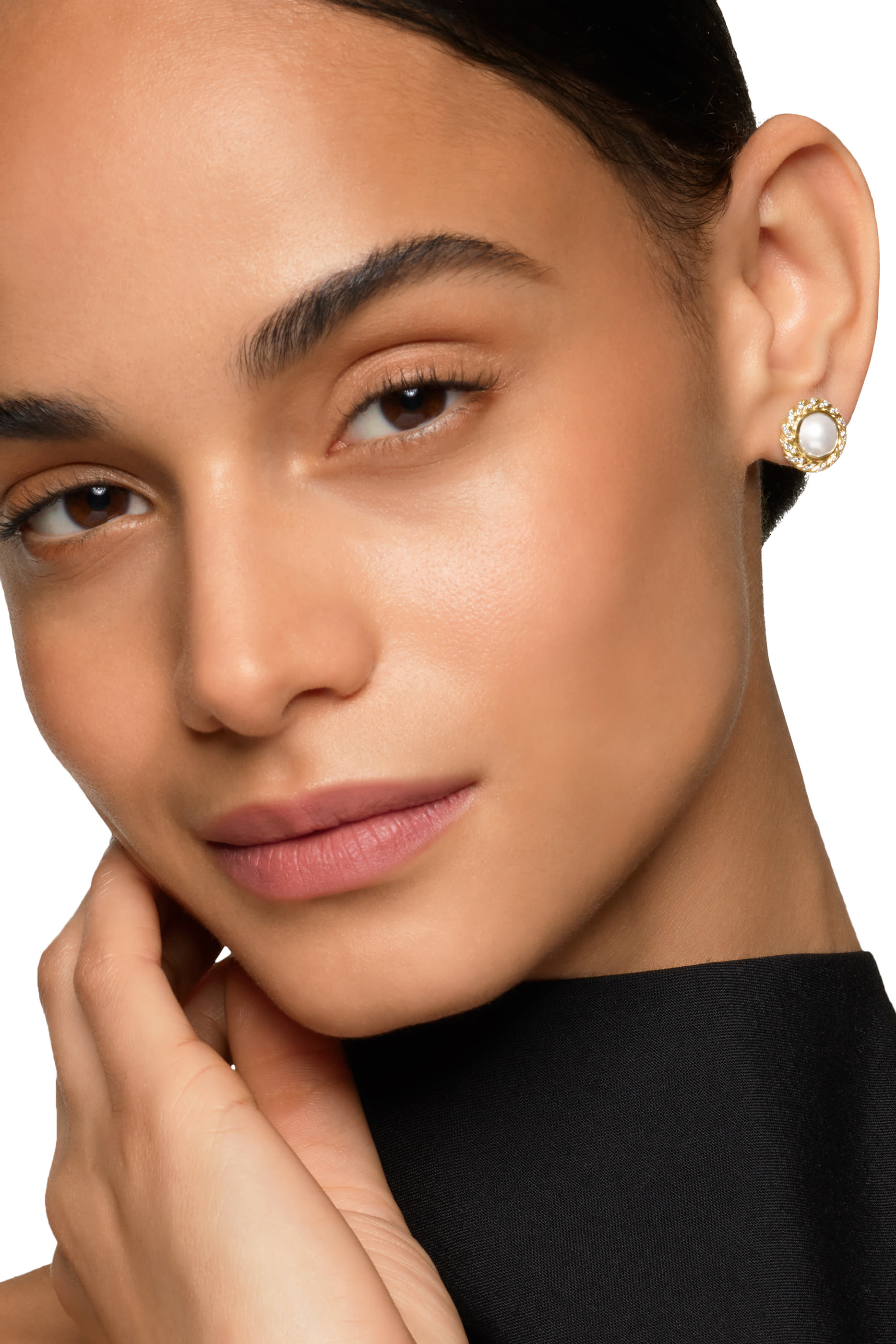 أقراط كابل كلاسيكس هالو مرصعة باللؤلؤ والماس ذهب أصفر عيار 18