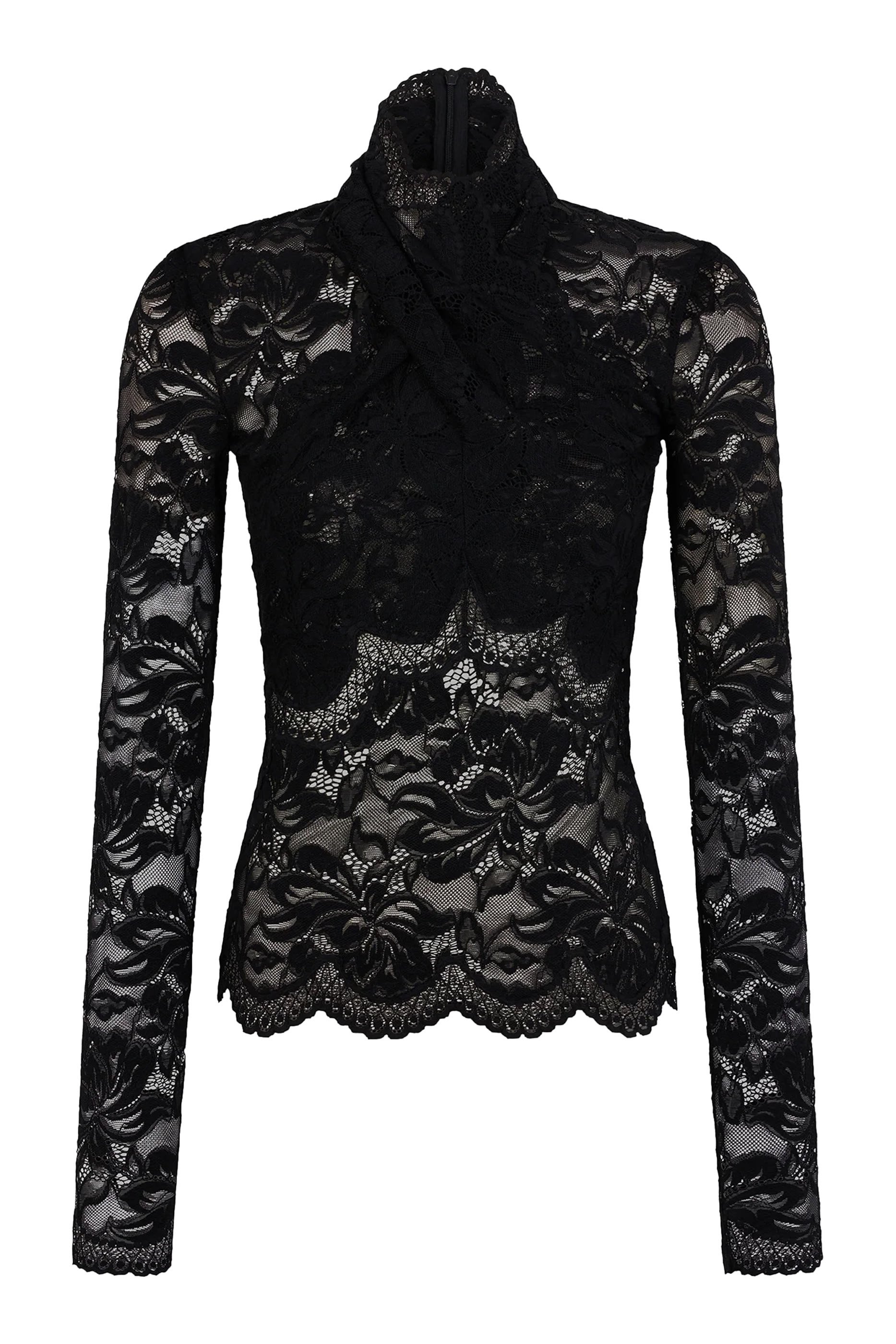 بلوزة بأكمام طويلة وتفاصيل فتحات دانتيل