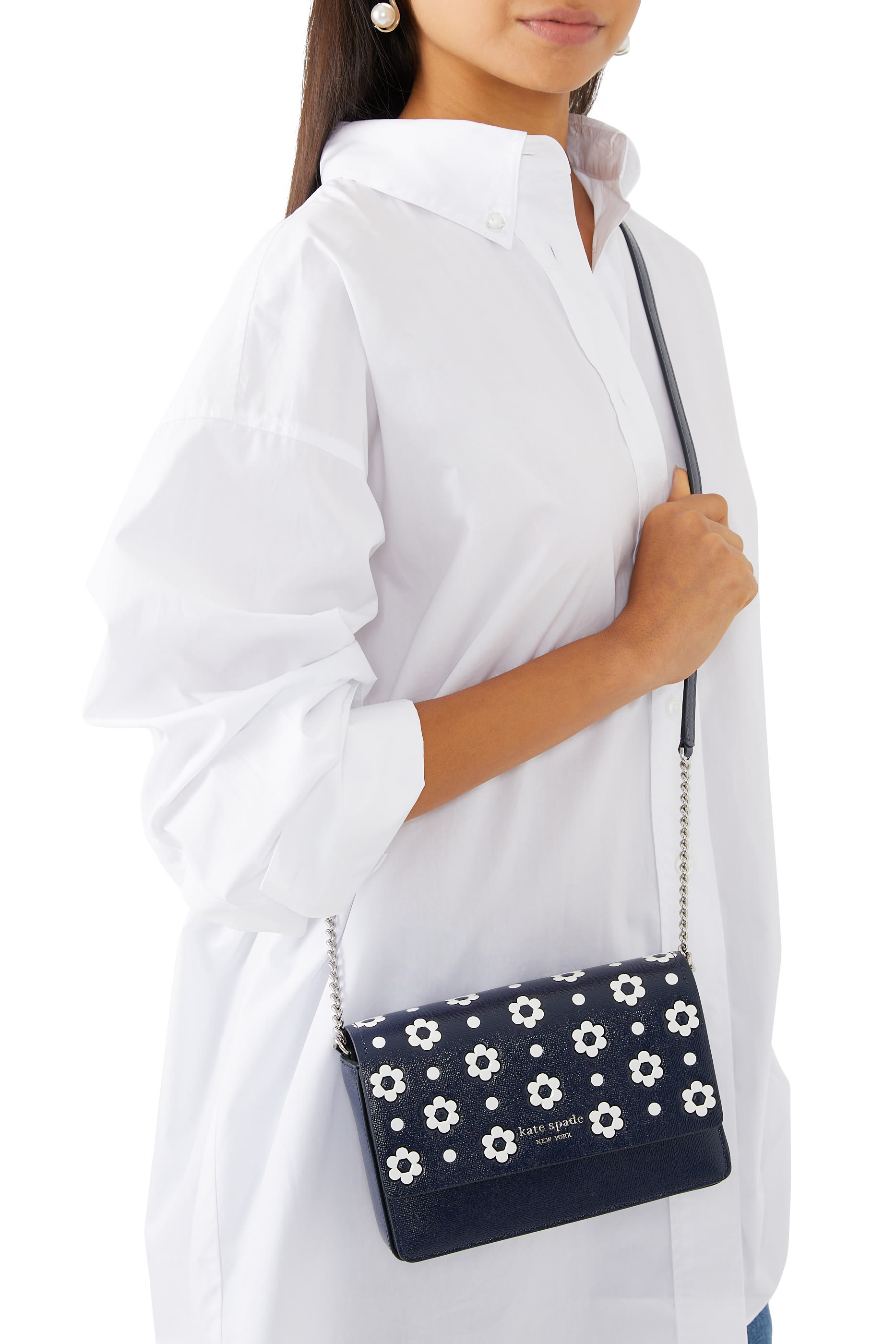 حقيبة كروس بودي مورغان بغطاء قلاب مع سلسلة ونقشة زهور أقحوان ونقاط