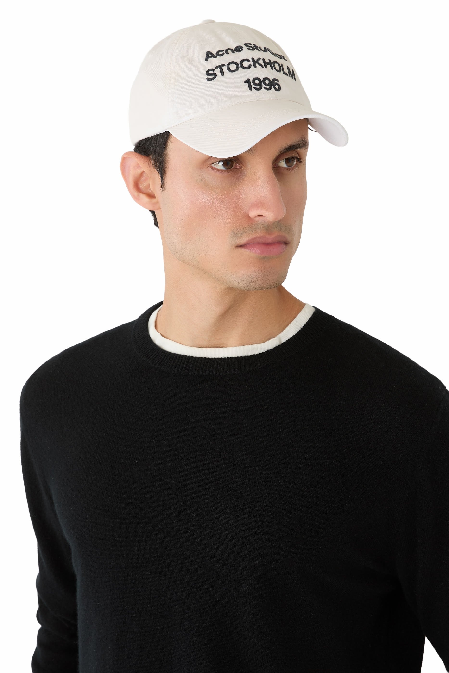 كاب بشعار الماركة