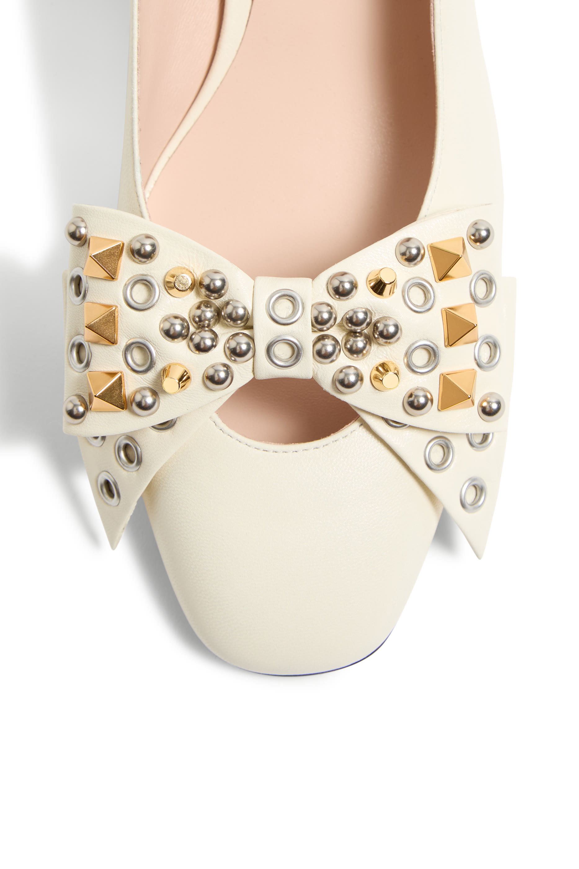 حذاء كلاسيكي 55 بربطة فيونكة