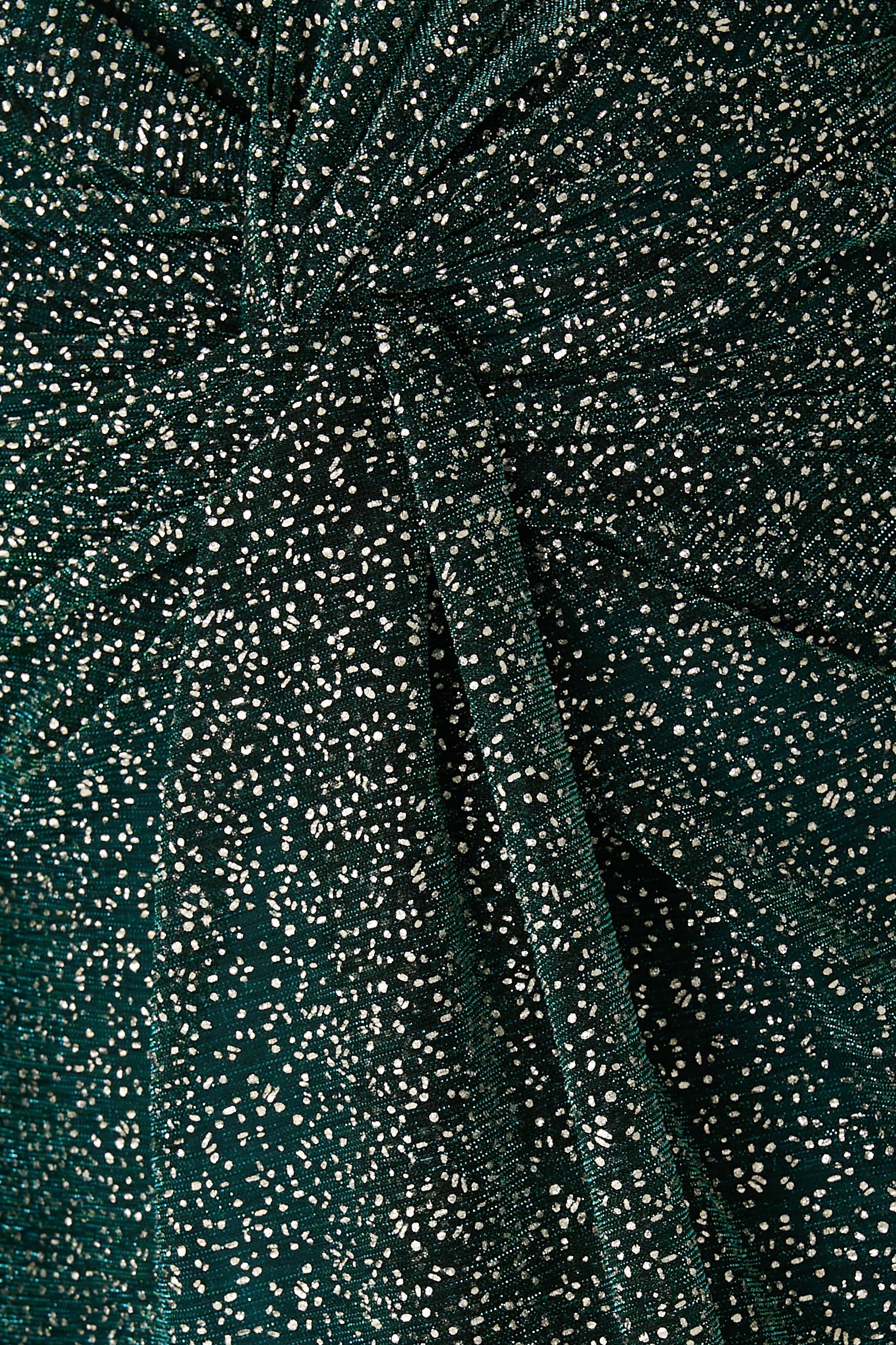 فستان طويل بأكمام كاب