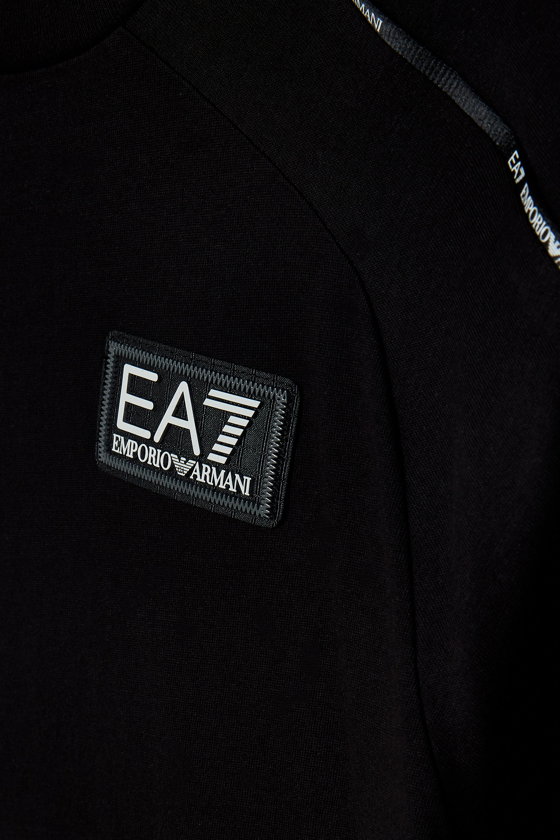 تيشيرت بشريط شعار الماركة للأطفال