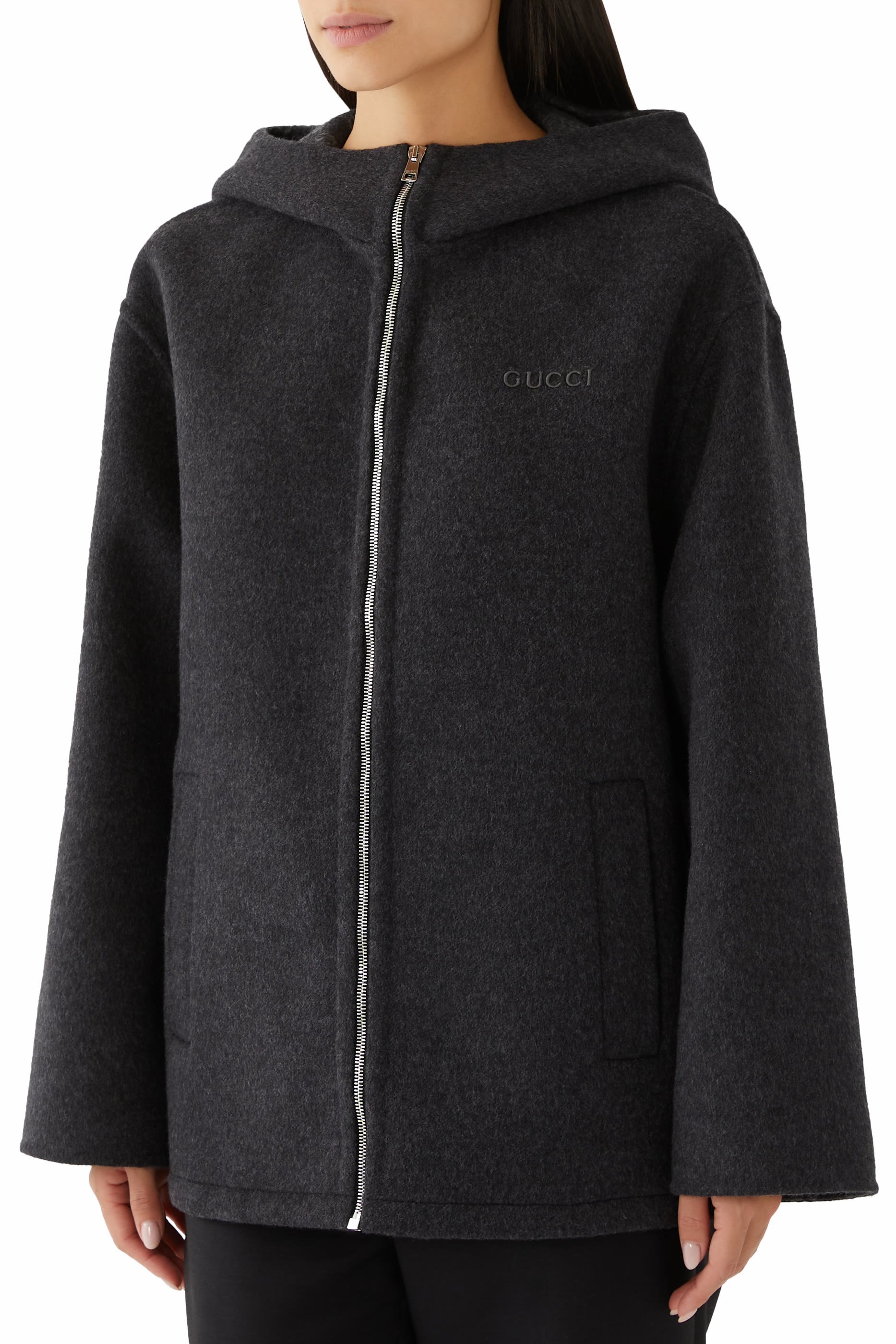 جاكيت بغطاء رأس وتطريزات صوف وحرير